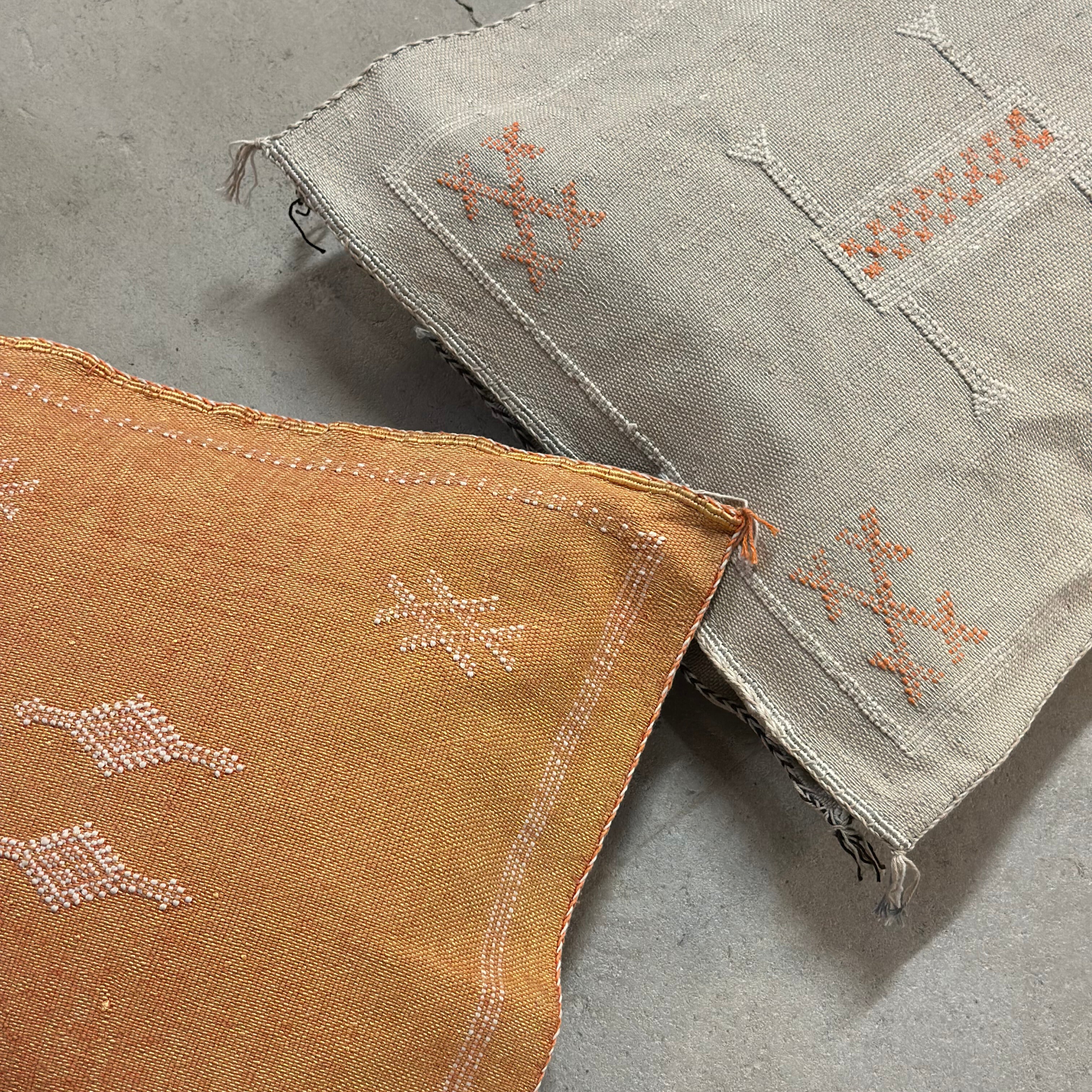 Pudebetræk i kaktussilke - størrelse ca. 45 x 45 cm.