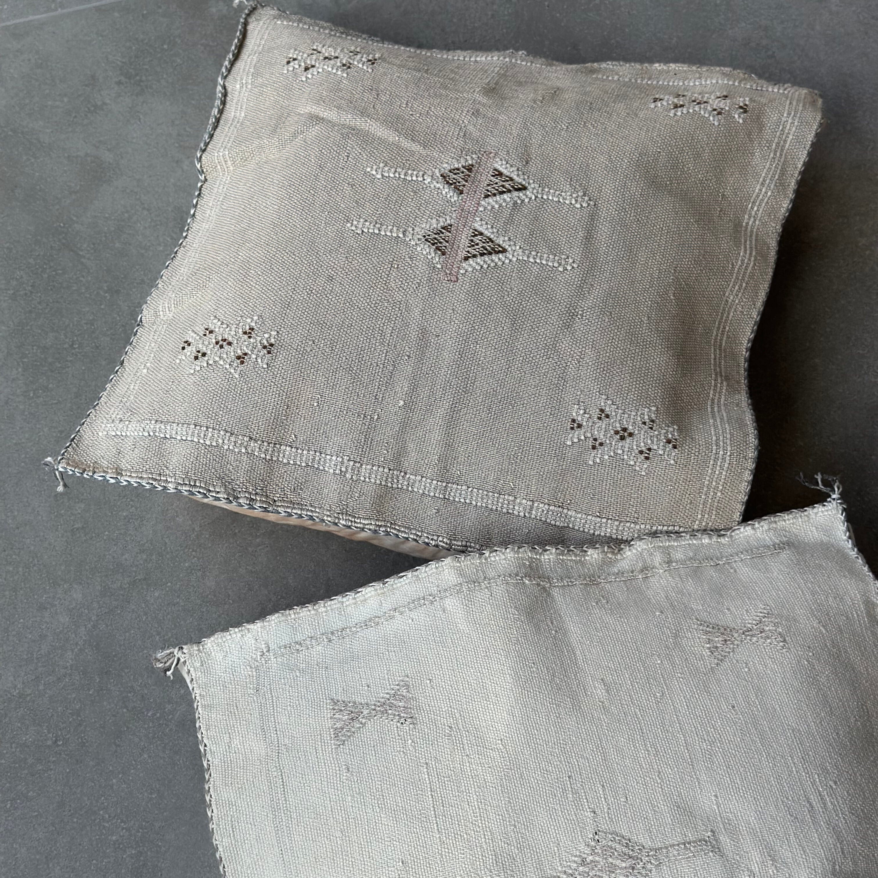 Putetrekk i kaktussilke - størrelse 45 x 45 cm.