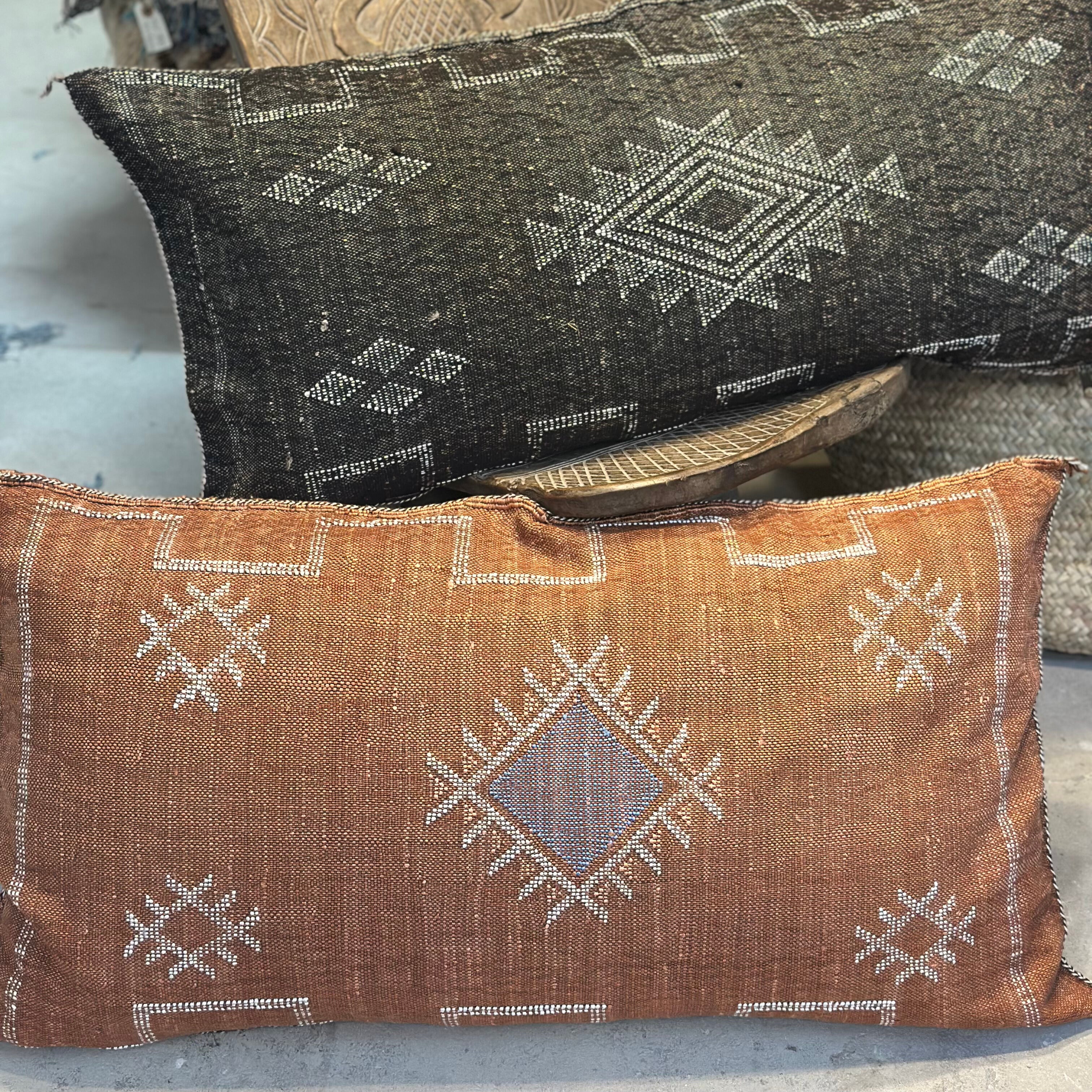 Cushion cover in cactus silk - size 50 x 90 cm.