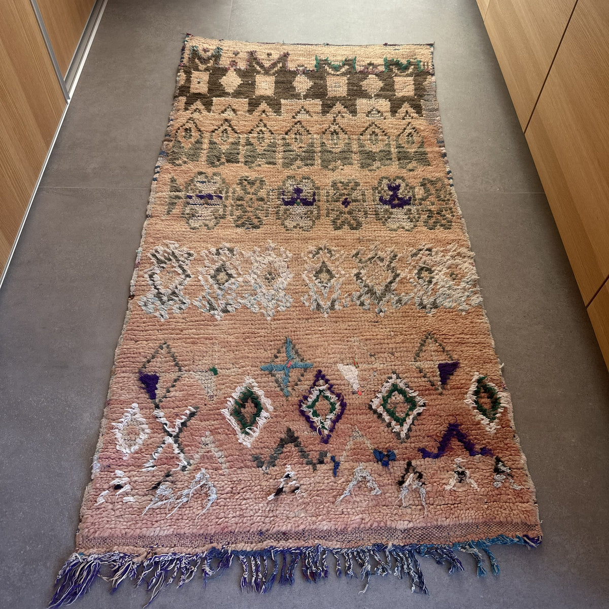 Boujaad løber størrelse 85 x 165 cm.