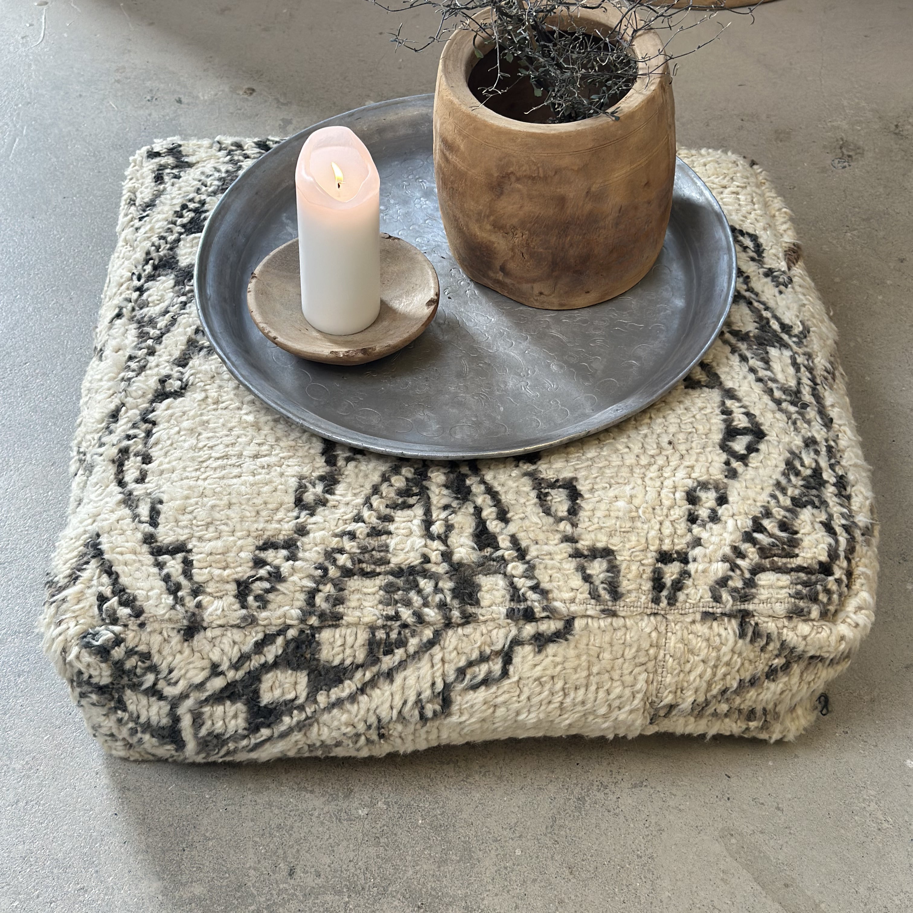 Vintage pouf - Beni Mguild - size 60x60x20 cm.