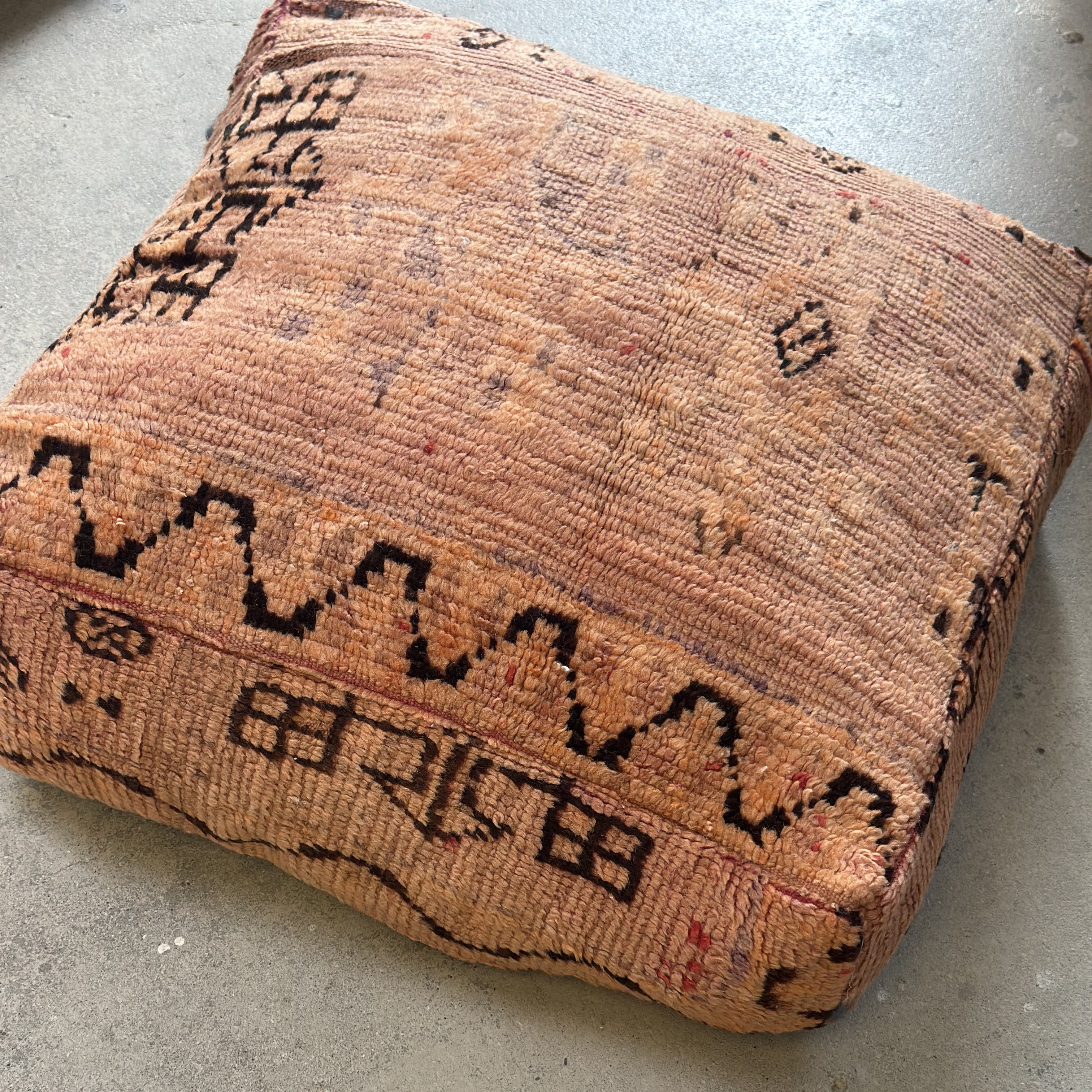 Vintage pouf - Beni Mguild - size 60x60x20 cm.