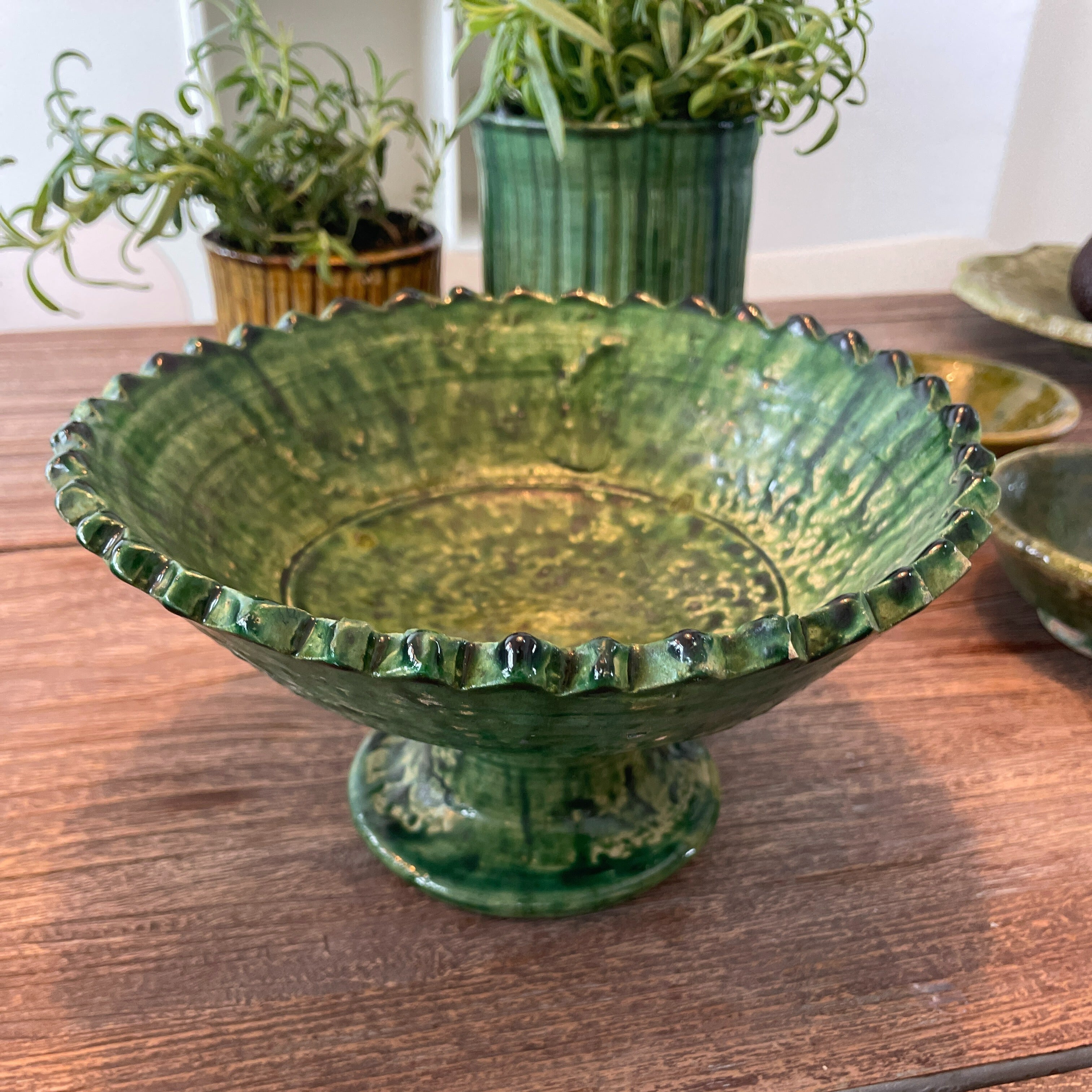 Tamegroute skål på opsats med takket kant - 20 cm.