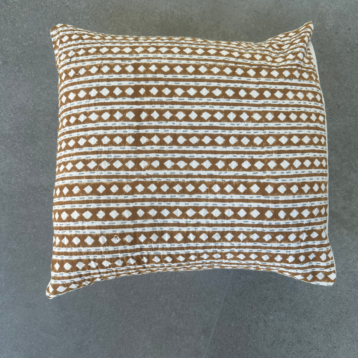 Kantha pudebetræk Amber i bomuld 40 x 40 cm