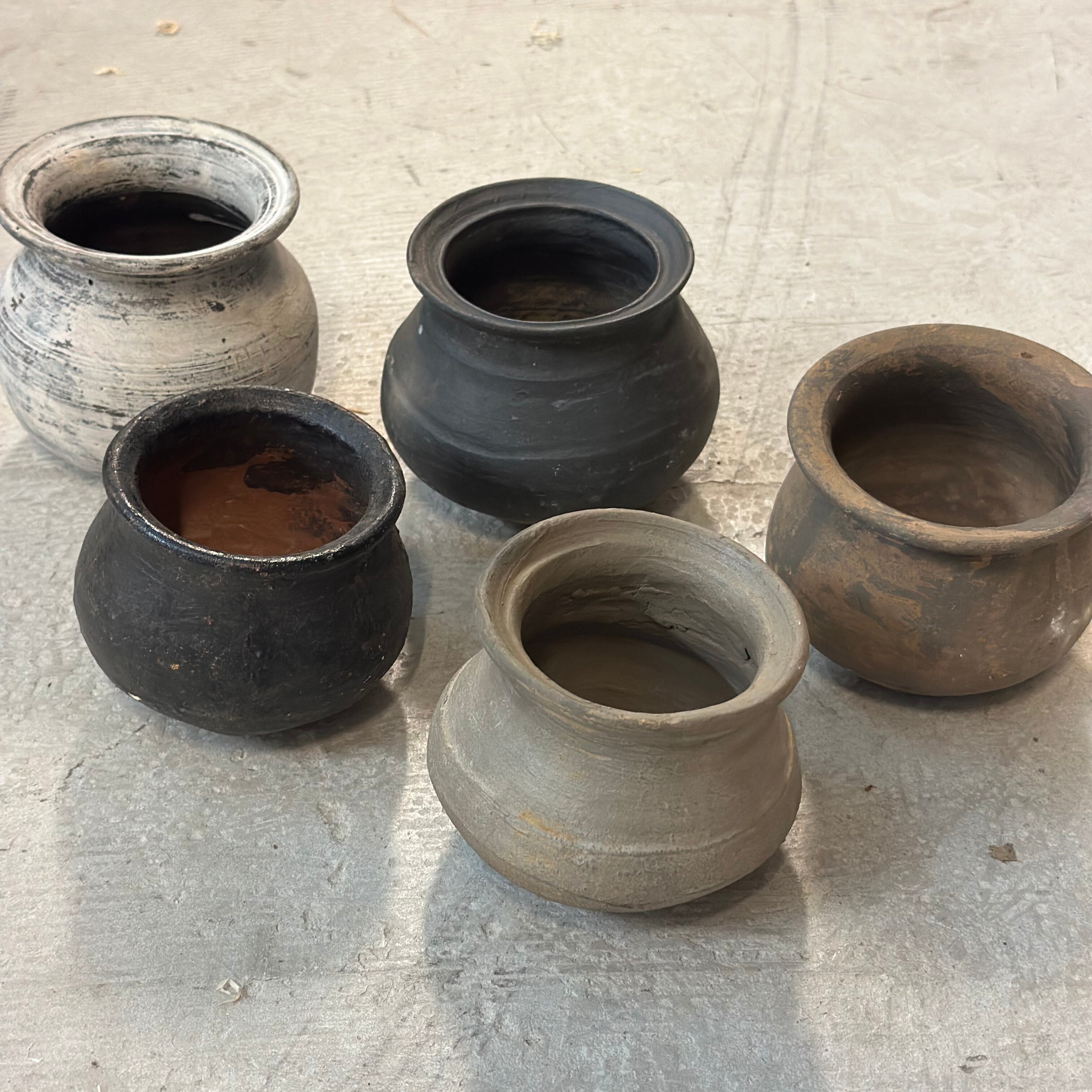 Vintage krukke i ler - ca. 10-15 cm. i højden og 10-12 cm. i diameter