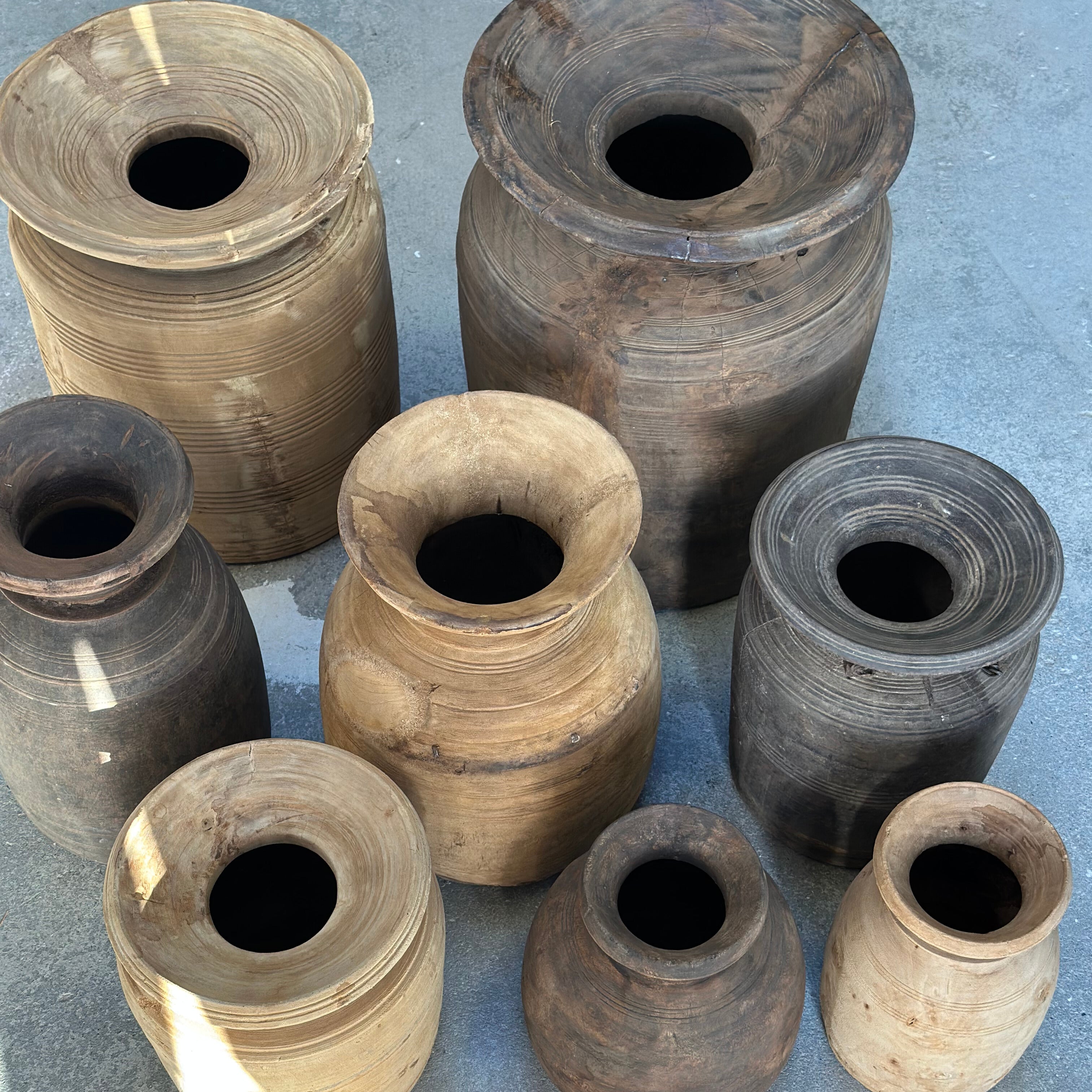Vintage nepali krukker - størrelse M (ca. 22-25 cm. i højden og 15-20 cm. i diameter)