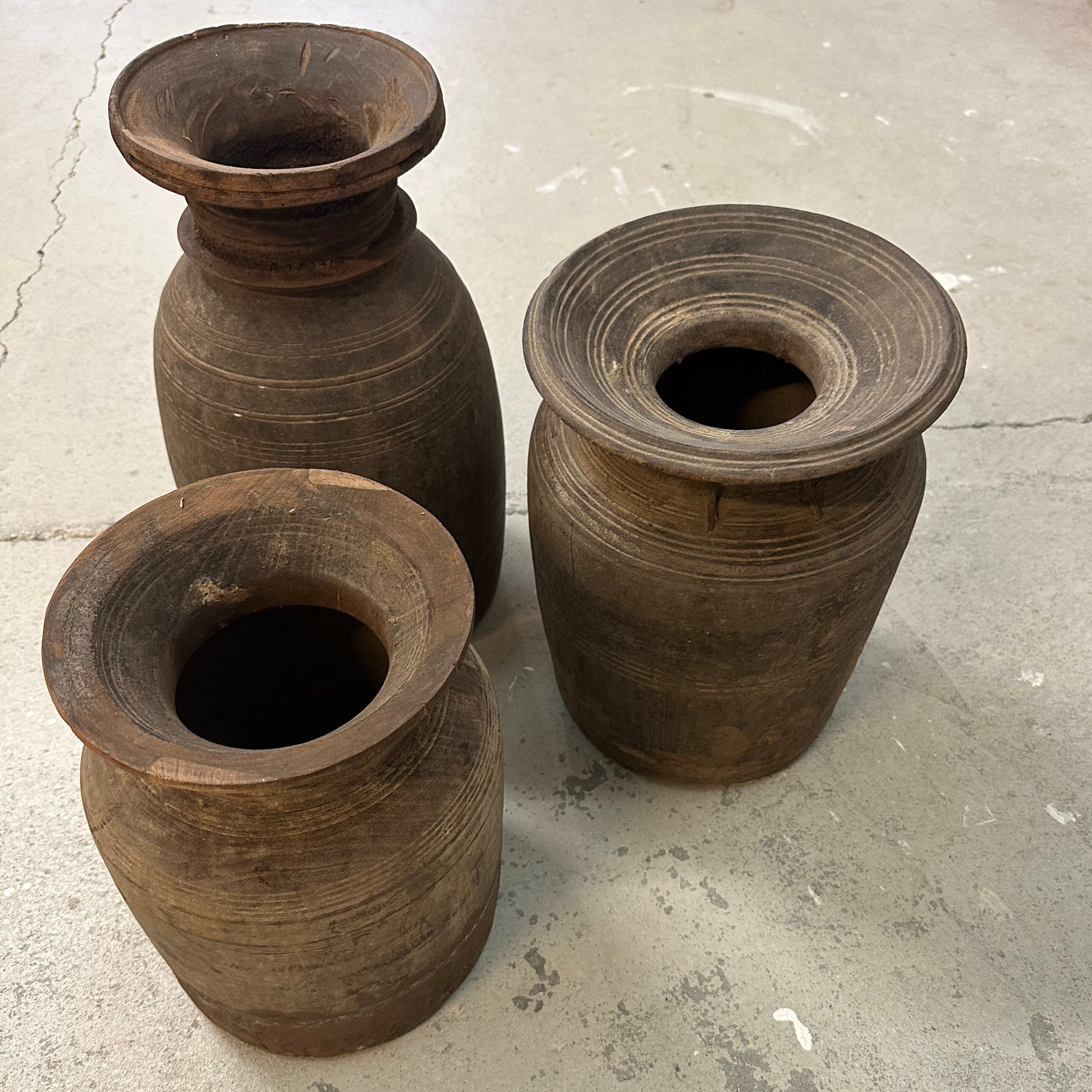 Vintage nepali krukker - størrelse M (ca. 22-25 cm. i højden og 15-20 cm. i diameter)