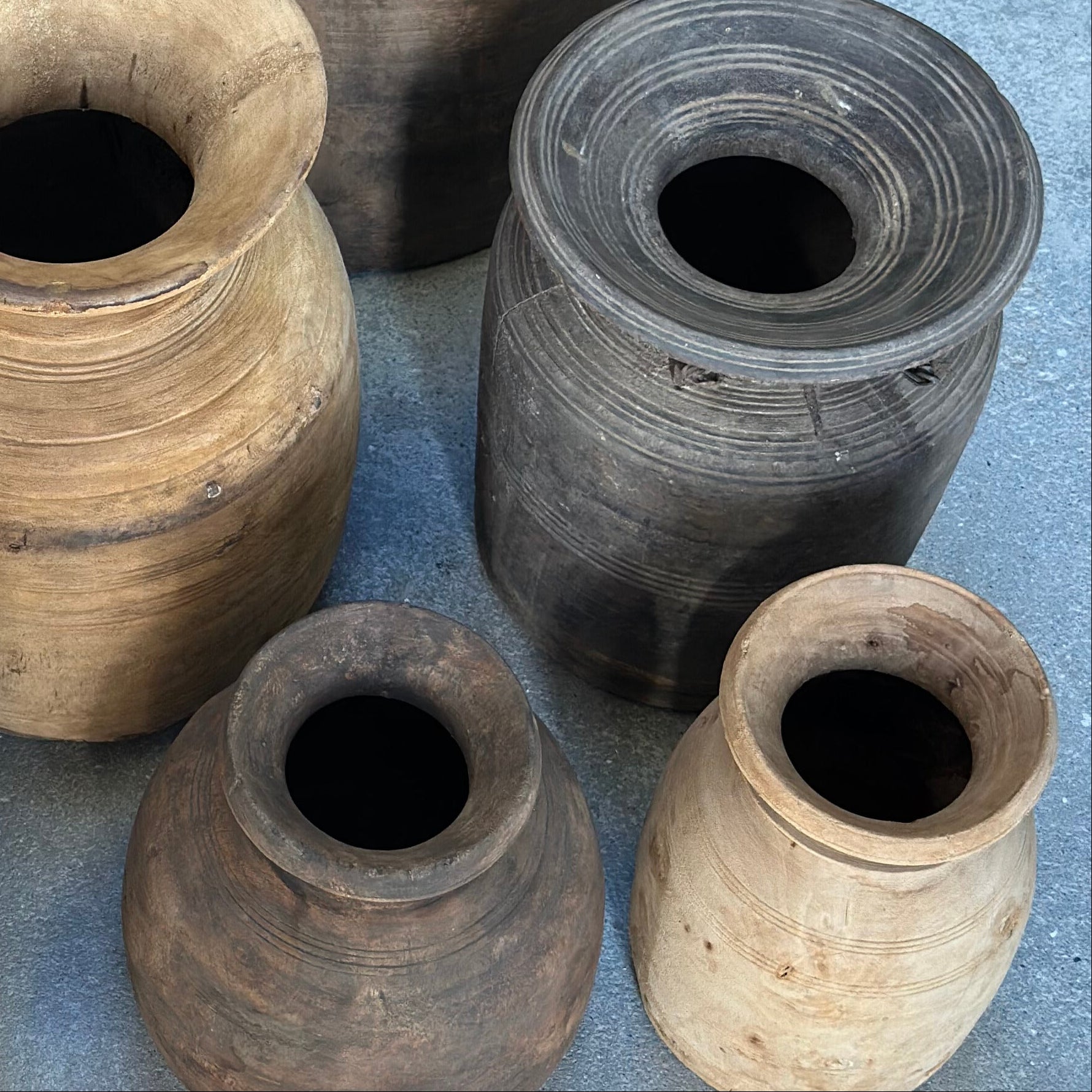 Vintage nepali krukker - størrelse S (ca. 18-20 cm. i højden og 10 cm. i diameter)