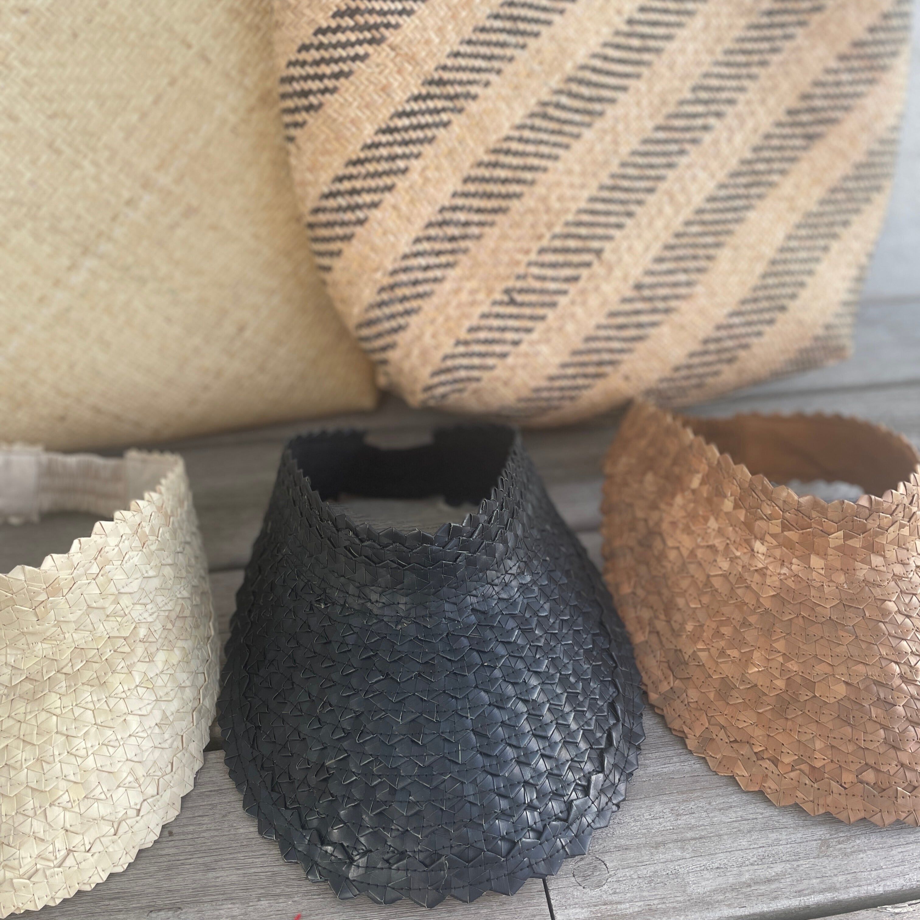 solhat i palmeblade - brun