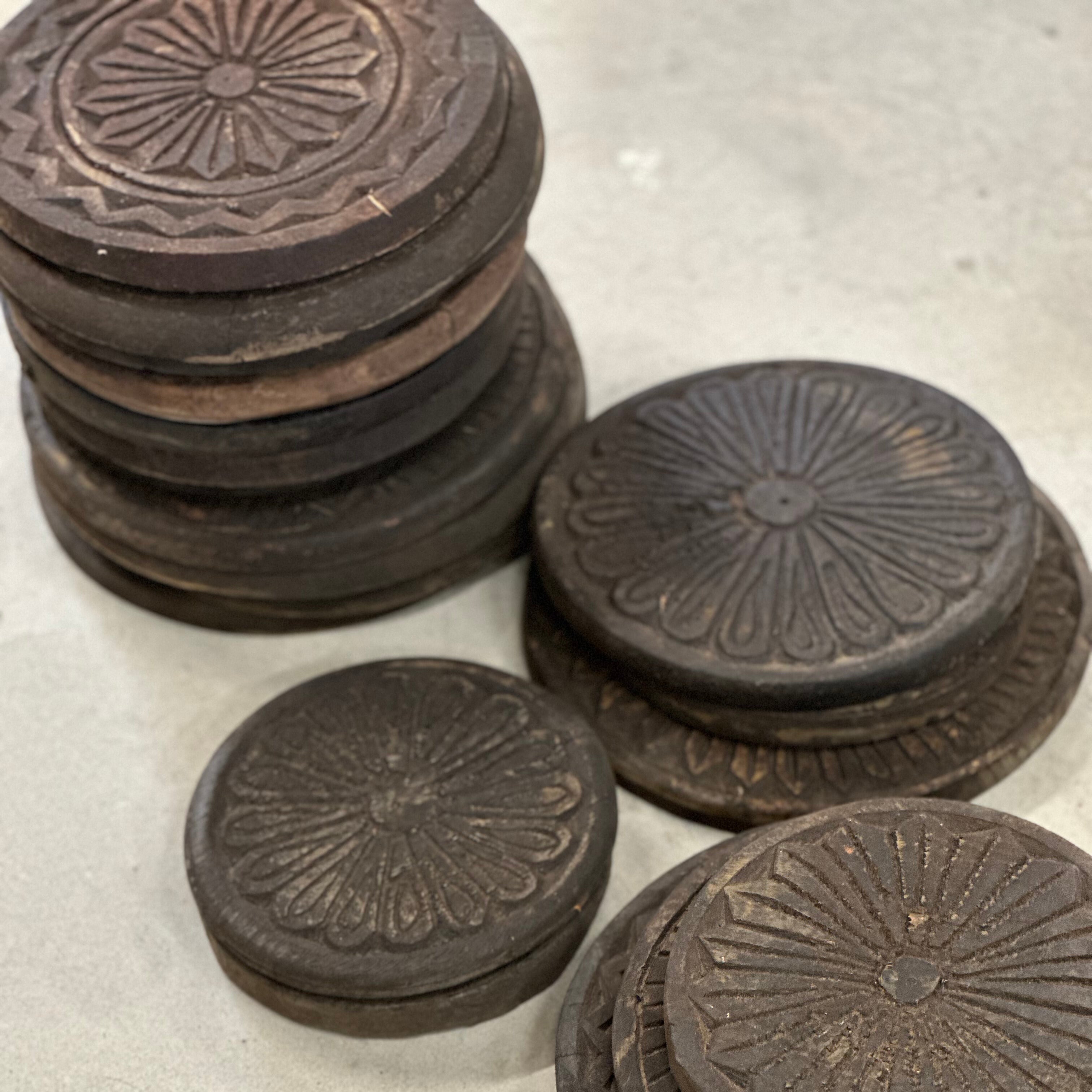 Vintage træ fade med udskæringer