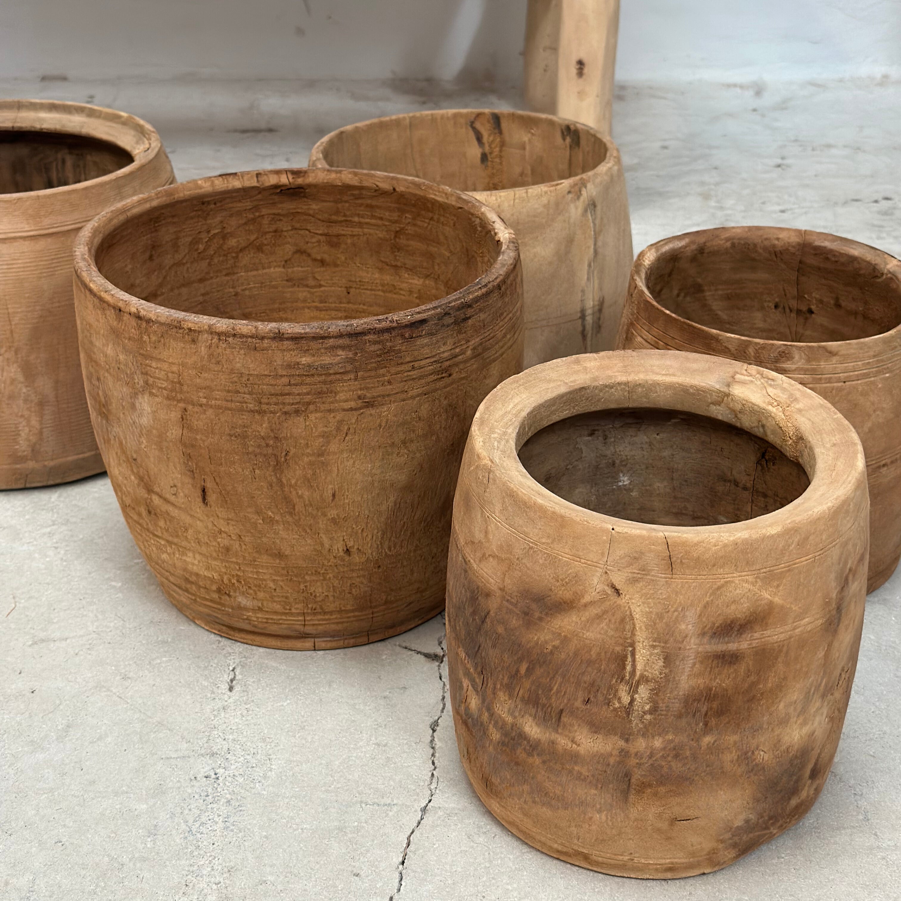 Gammel trekrukke - ca. 22-28 cm høy og 20 cm i diameter