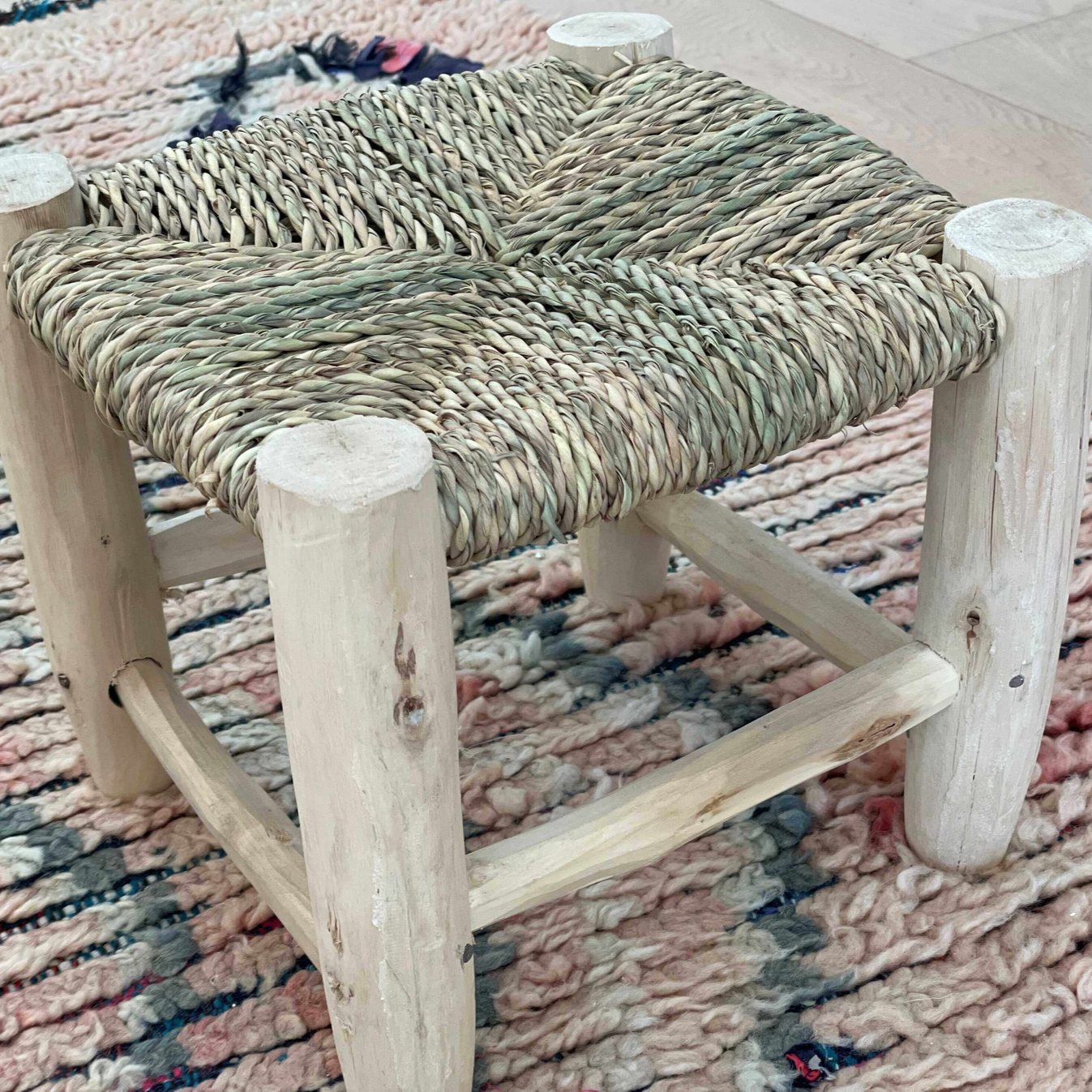 Børneskammel med sæde i raffia - natur