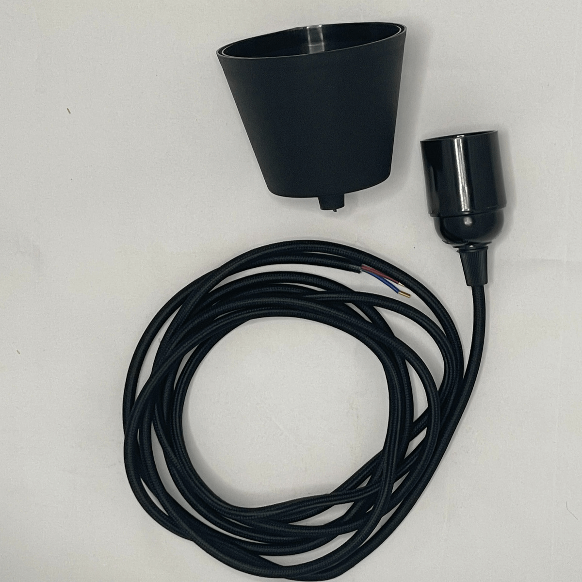 Sort eller hvit kalesje - for taklampe