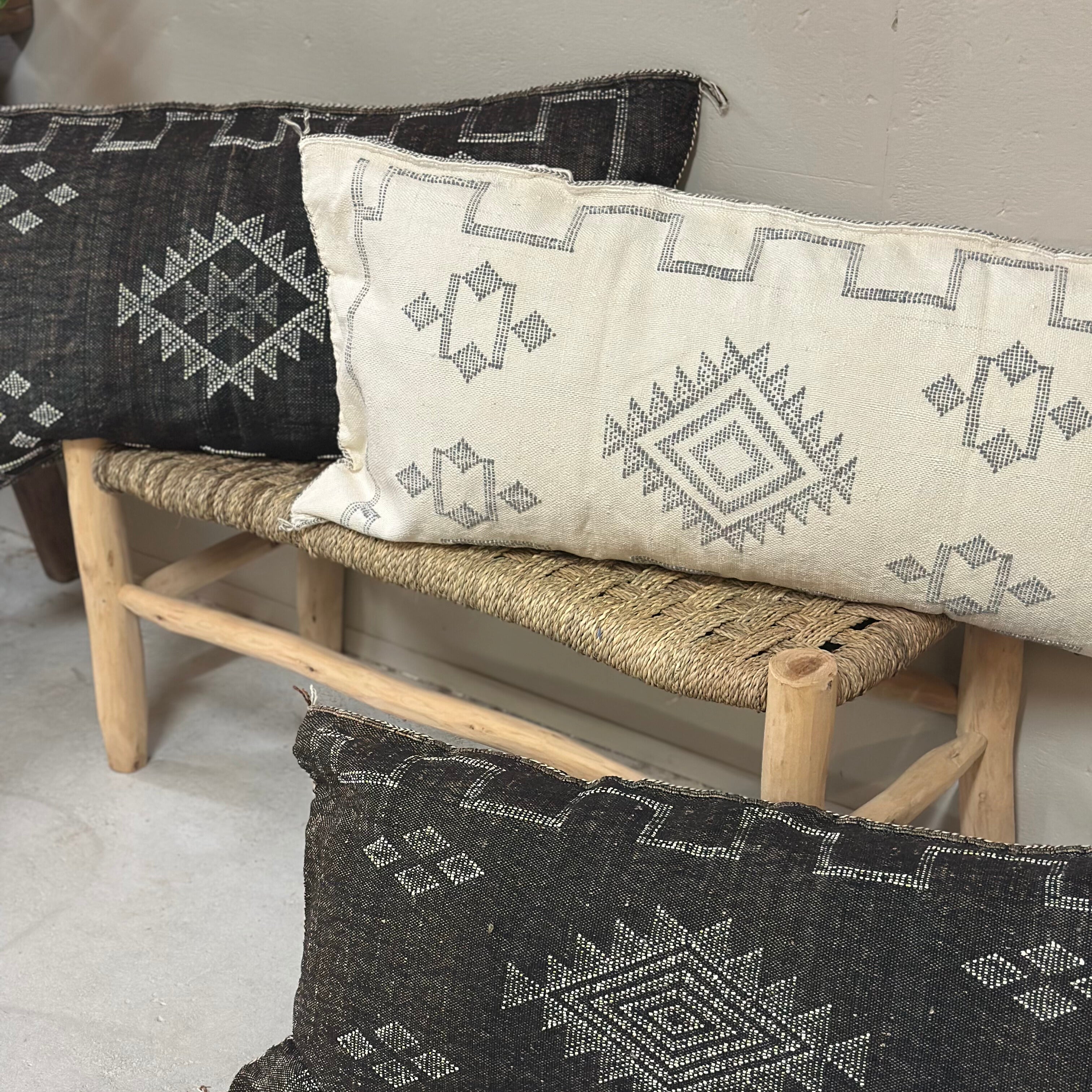 Cushion cover in cactus silk - size 50 x 90 cm. 