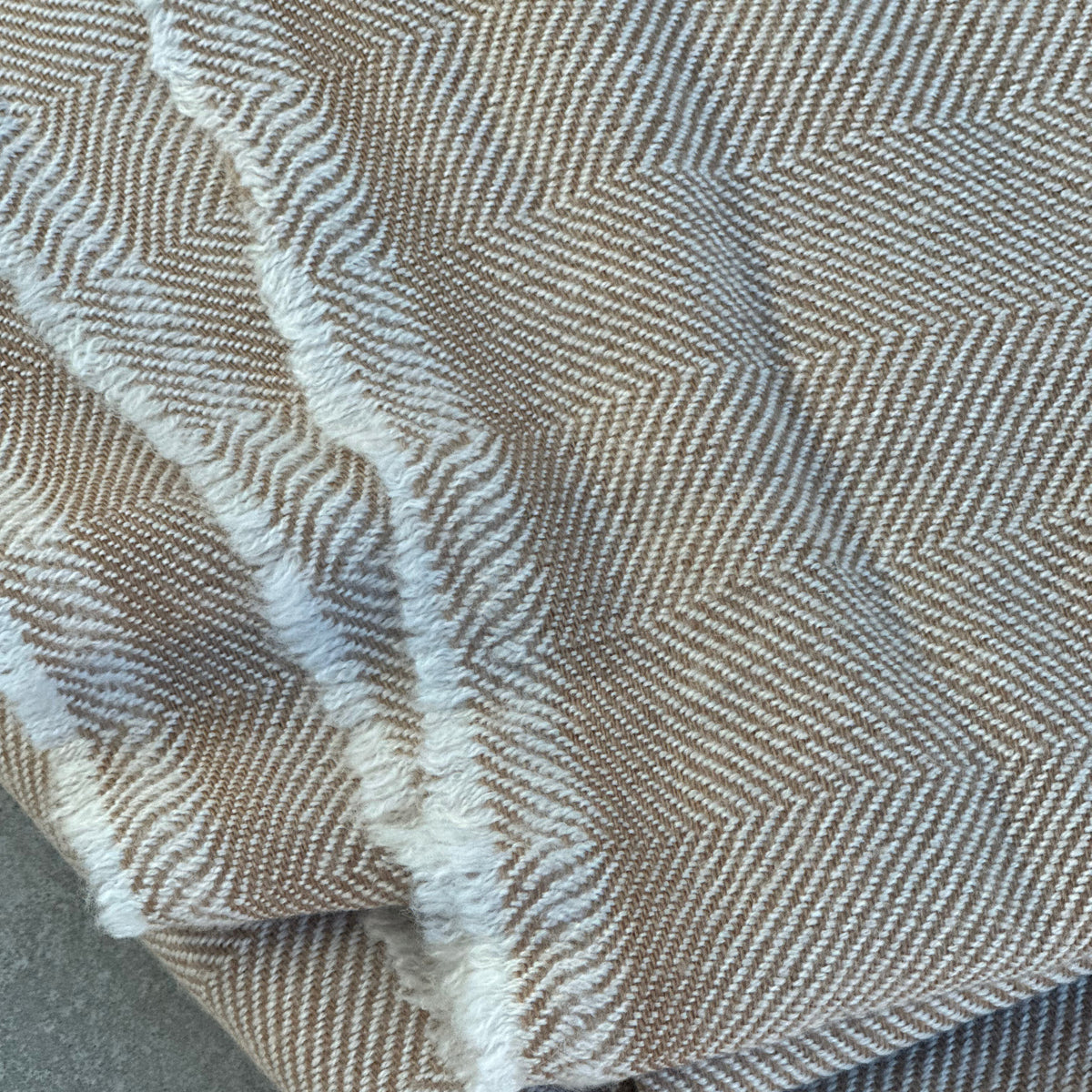 Plaid i kameluld & silke – Camel