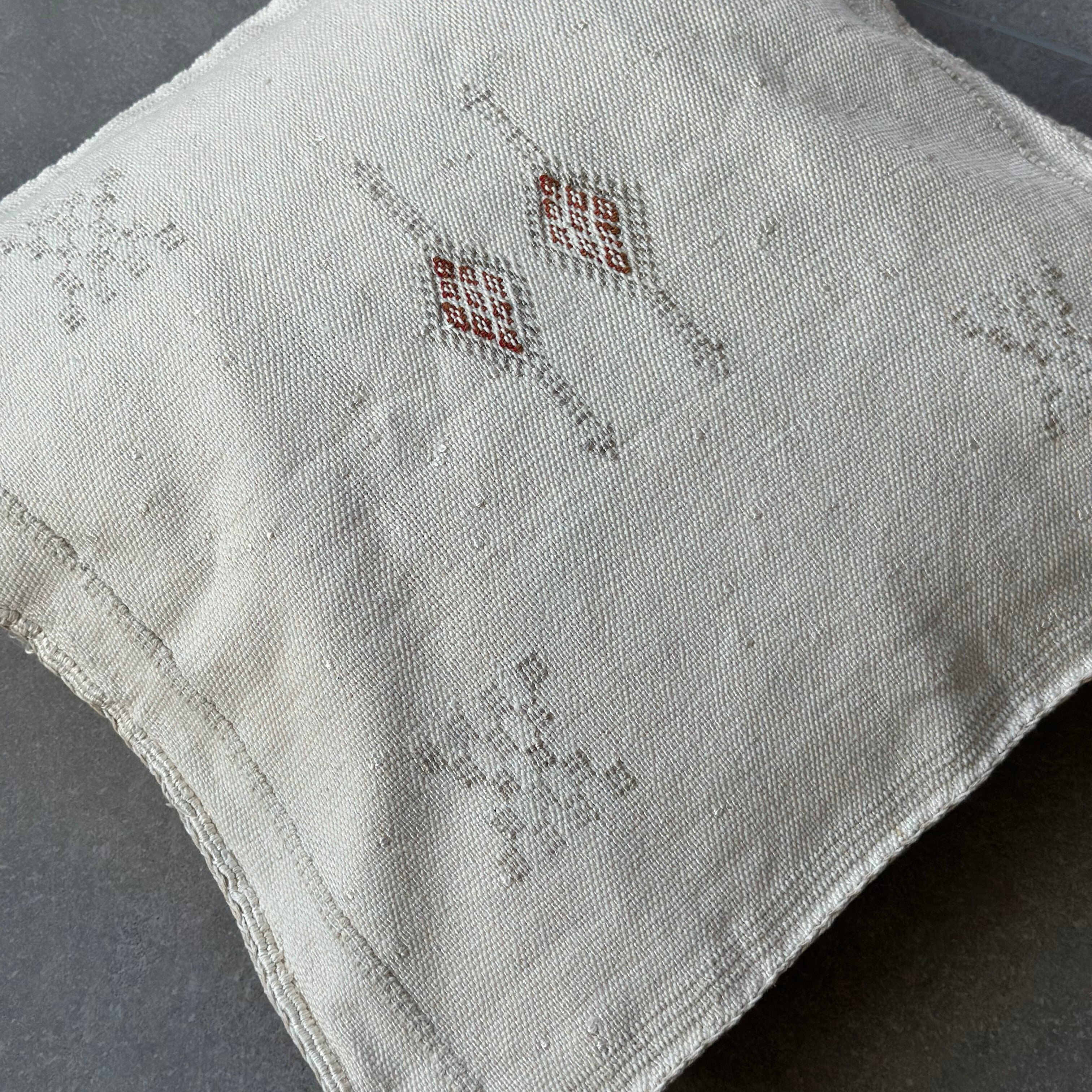 Putetrekk i kaktussilke - størrelse 45 x 45 cm.