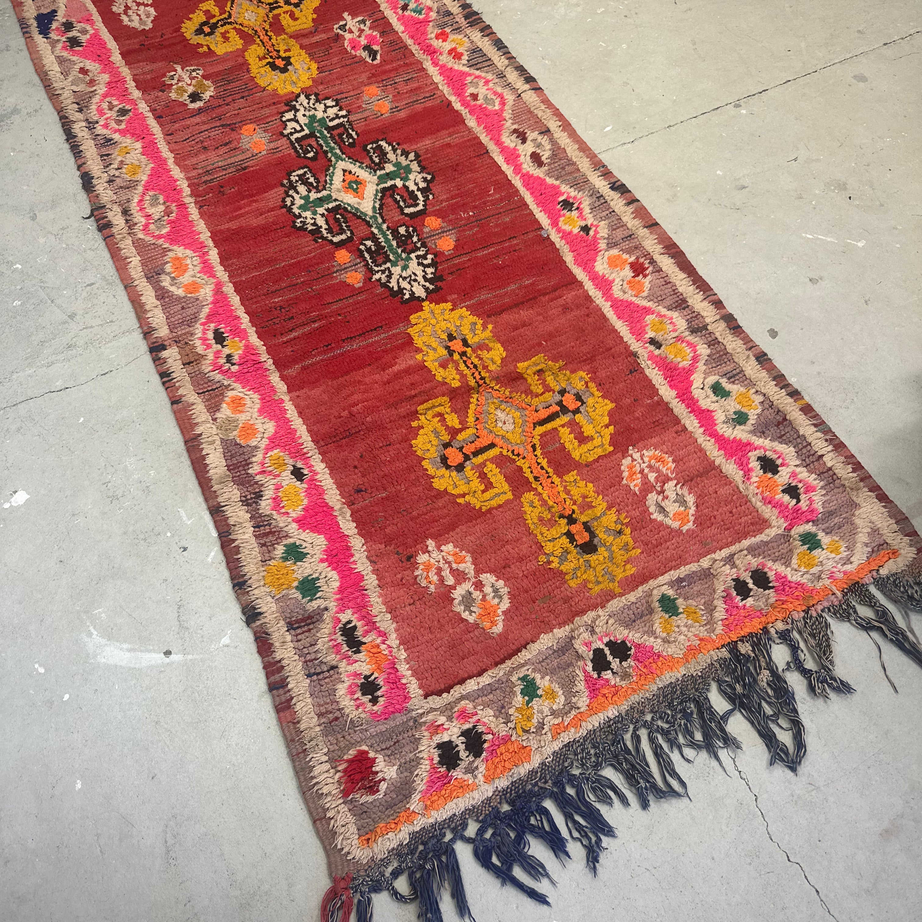 Boujaad løber størrelse 110 x 267 cm.