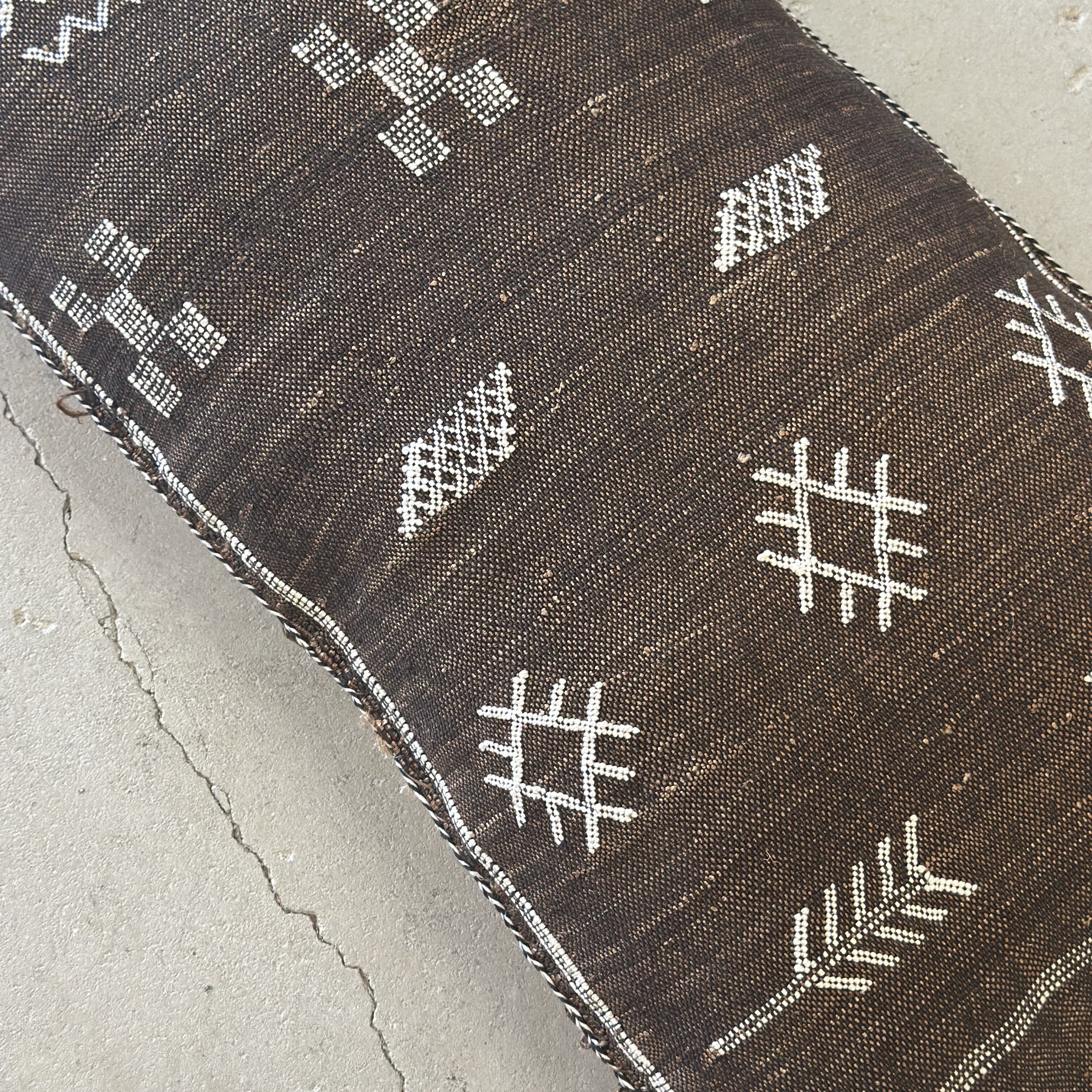 Cushion cover in cactus silk - size 50 x 90 cm. 