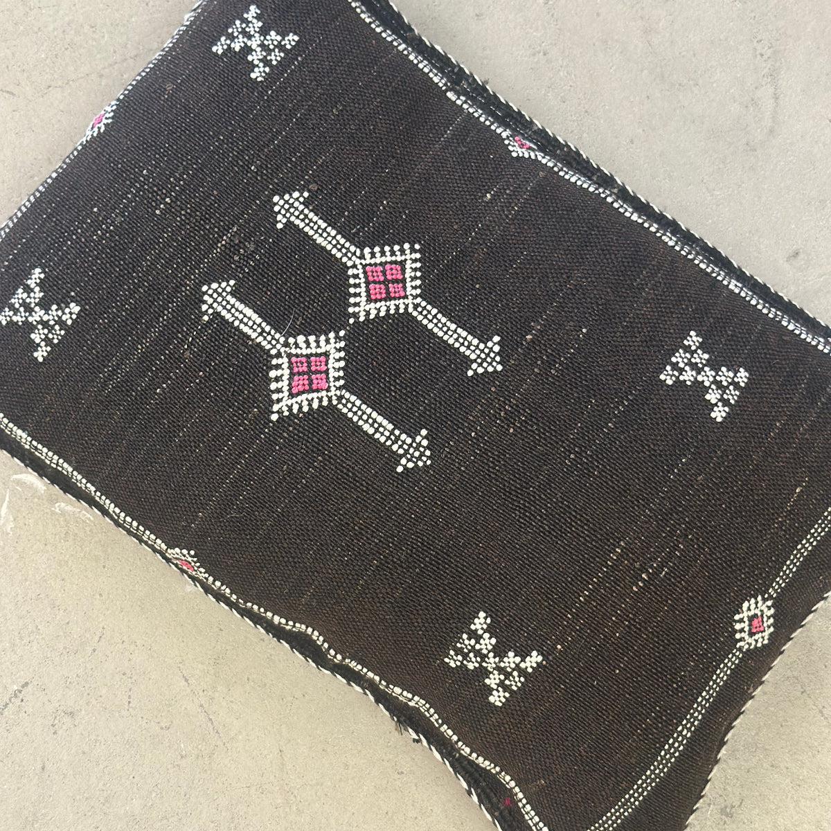 Kaktussilke pudebetræk ca. 36 x 56 cm. - mørk brun/sort