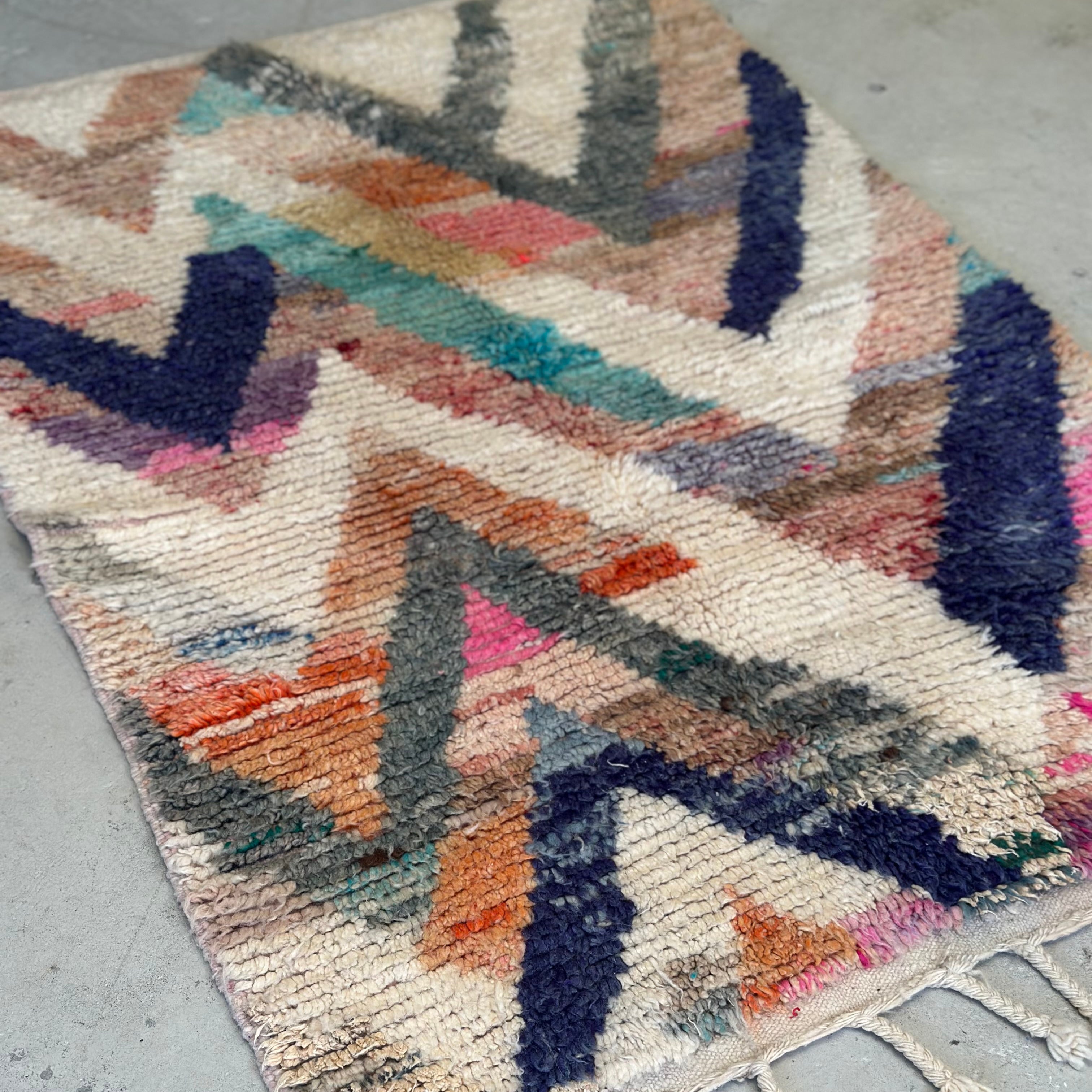 Vintage Boujaad rug - size 118 x 244 cm