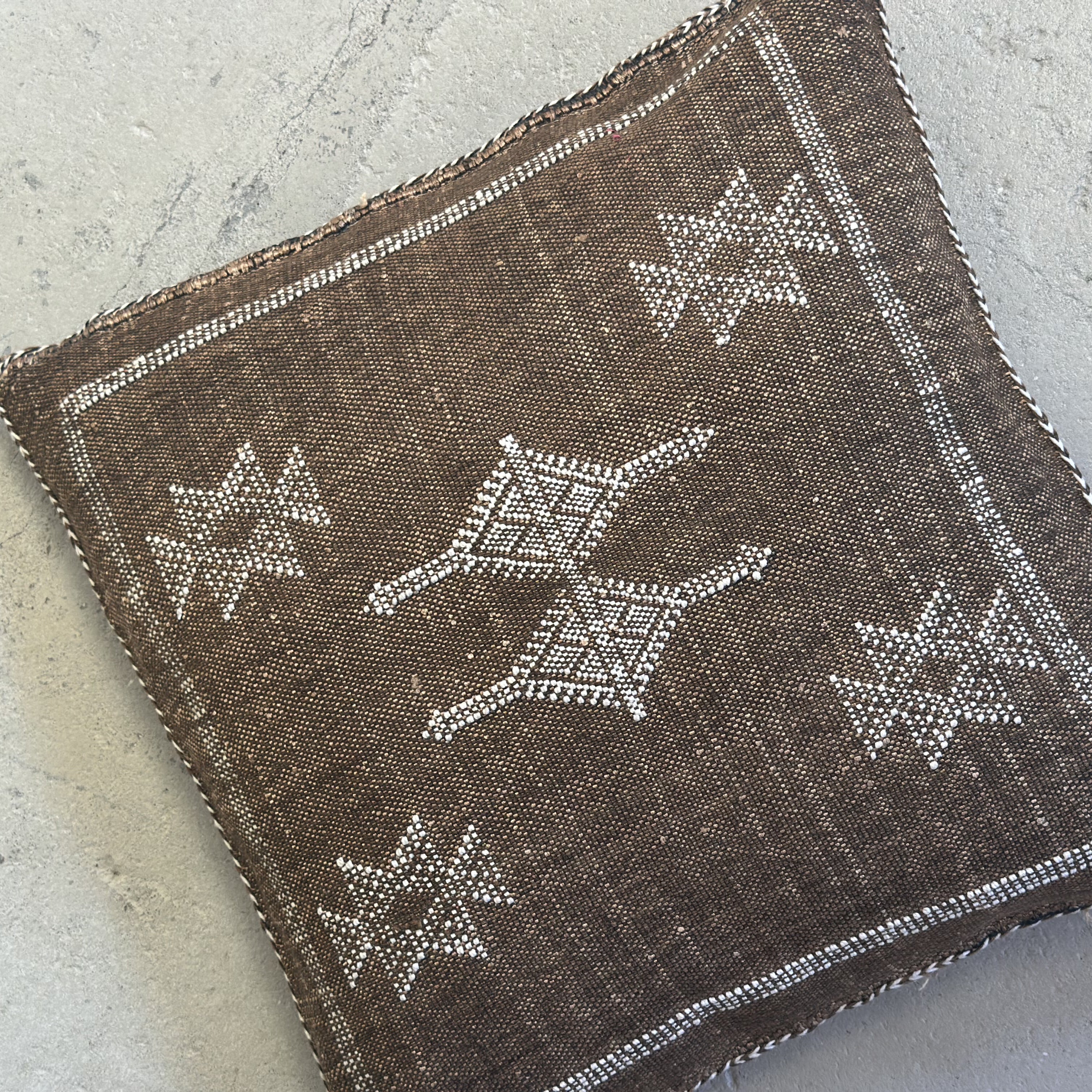 Cushion cover in cactus silk - size 45 x 45 cm.