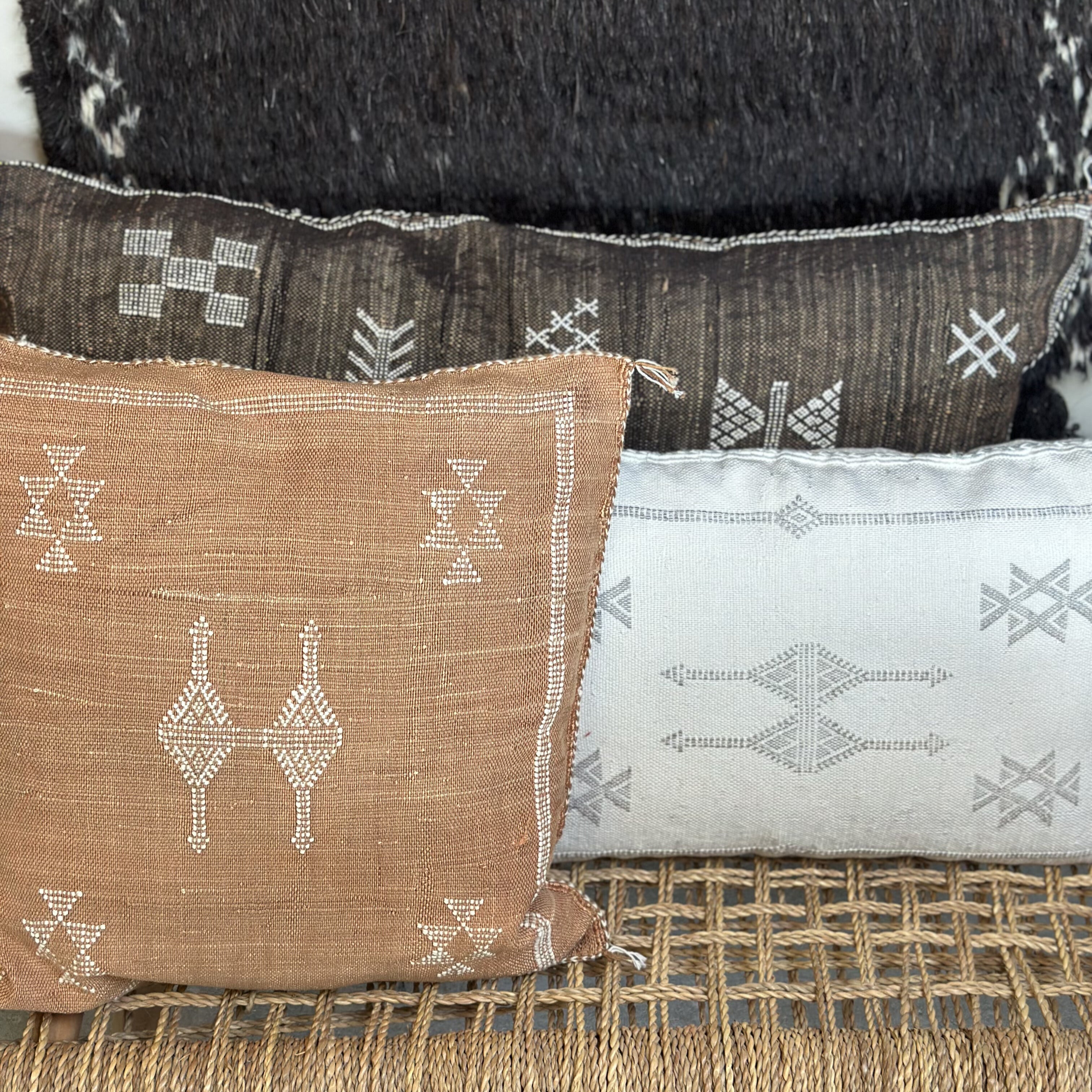 Cushion cover in cactus silk - size 45 x 45 cm.