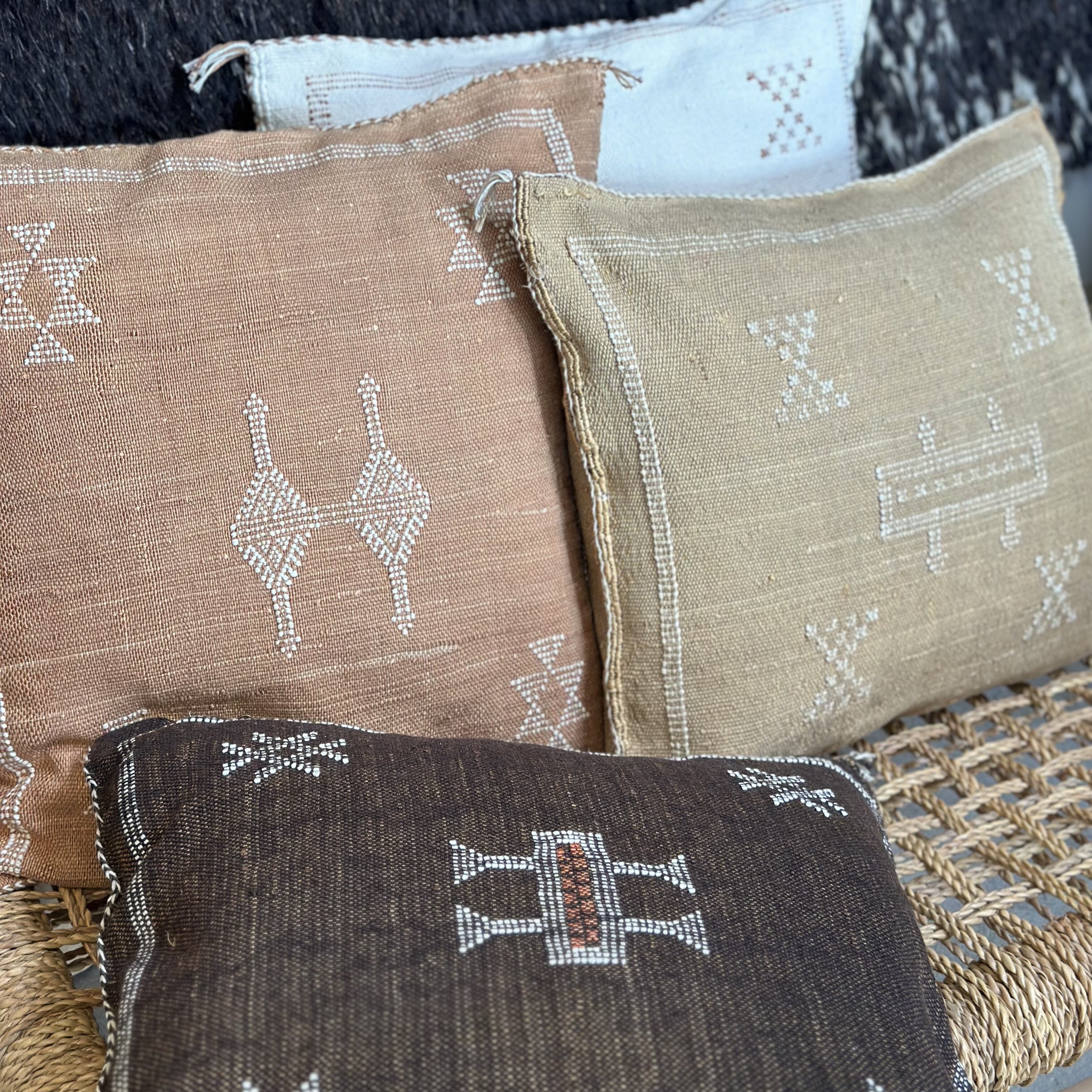 Cushion cover in cactus silk - size 45 x 45 cm.