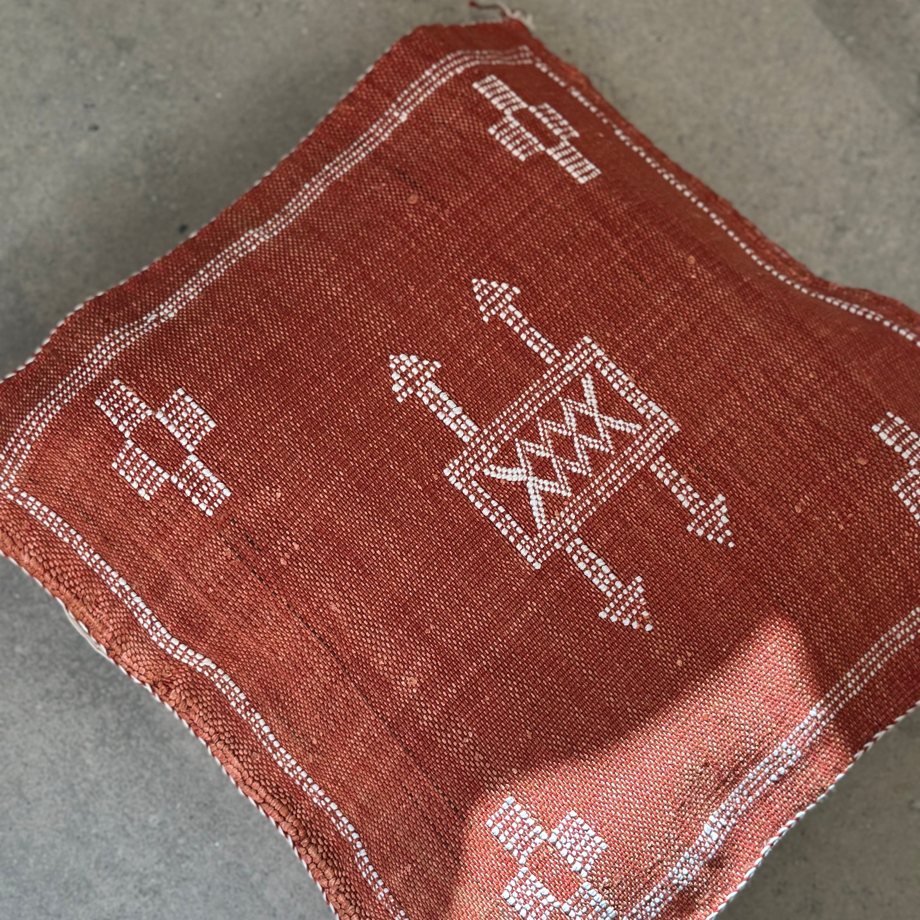 Cushion cover in cactus silk - size 45 x 45 cm.