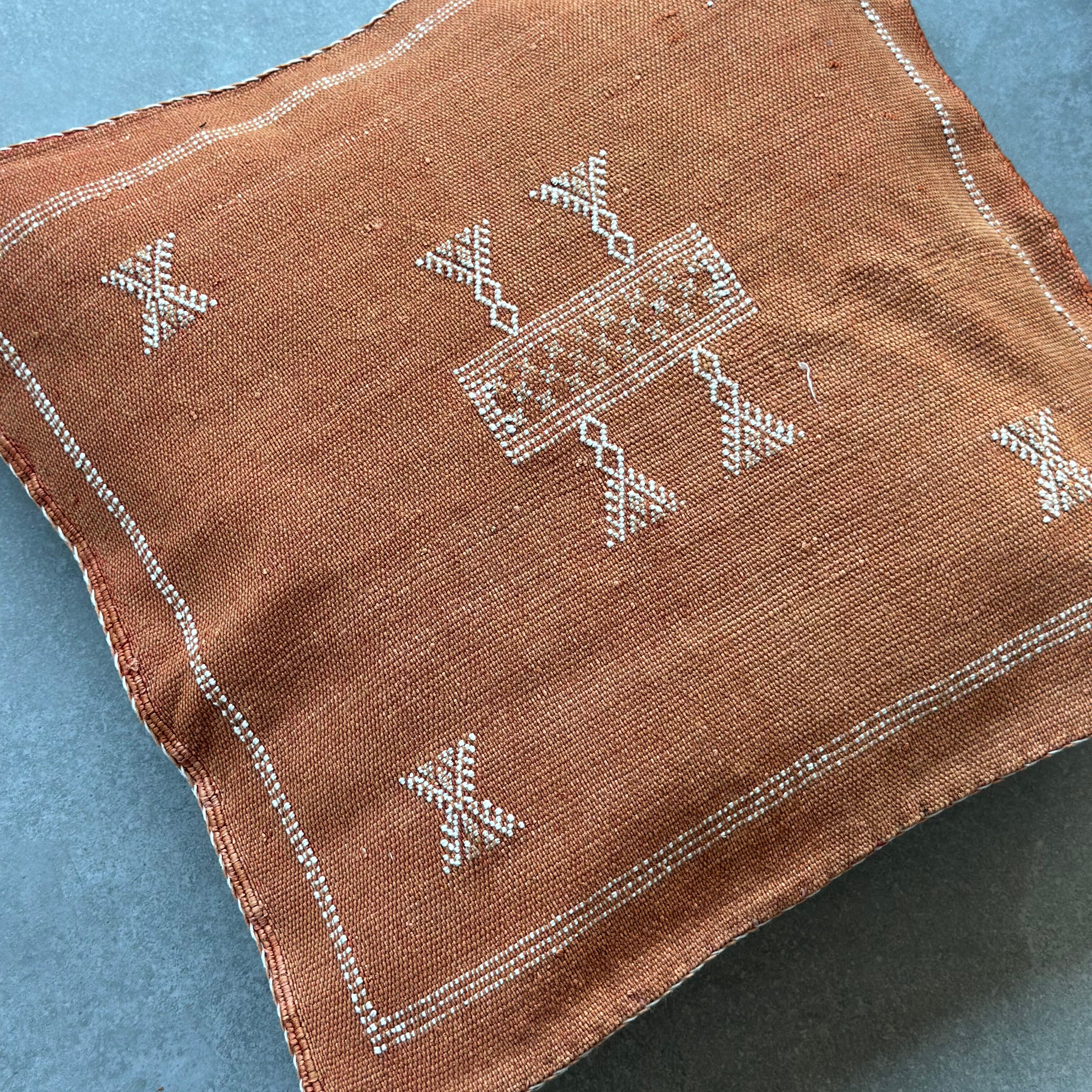 Putetrekk i kaktussilke - størrelse 45 x 45 cm.