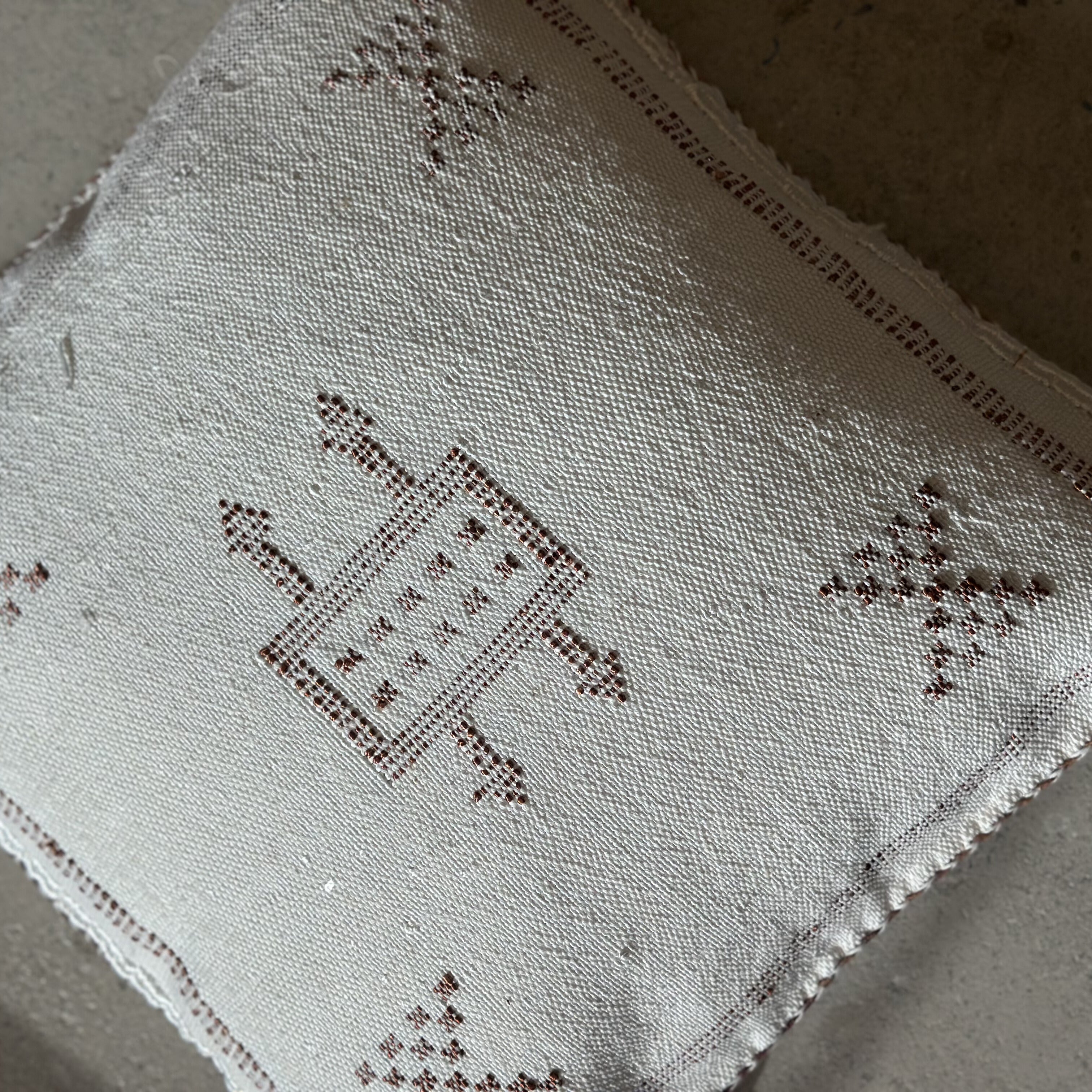 Cushion cover in cactus silk - size 45 x 45 cm.