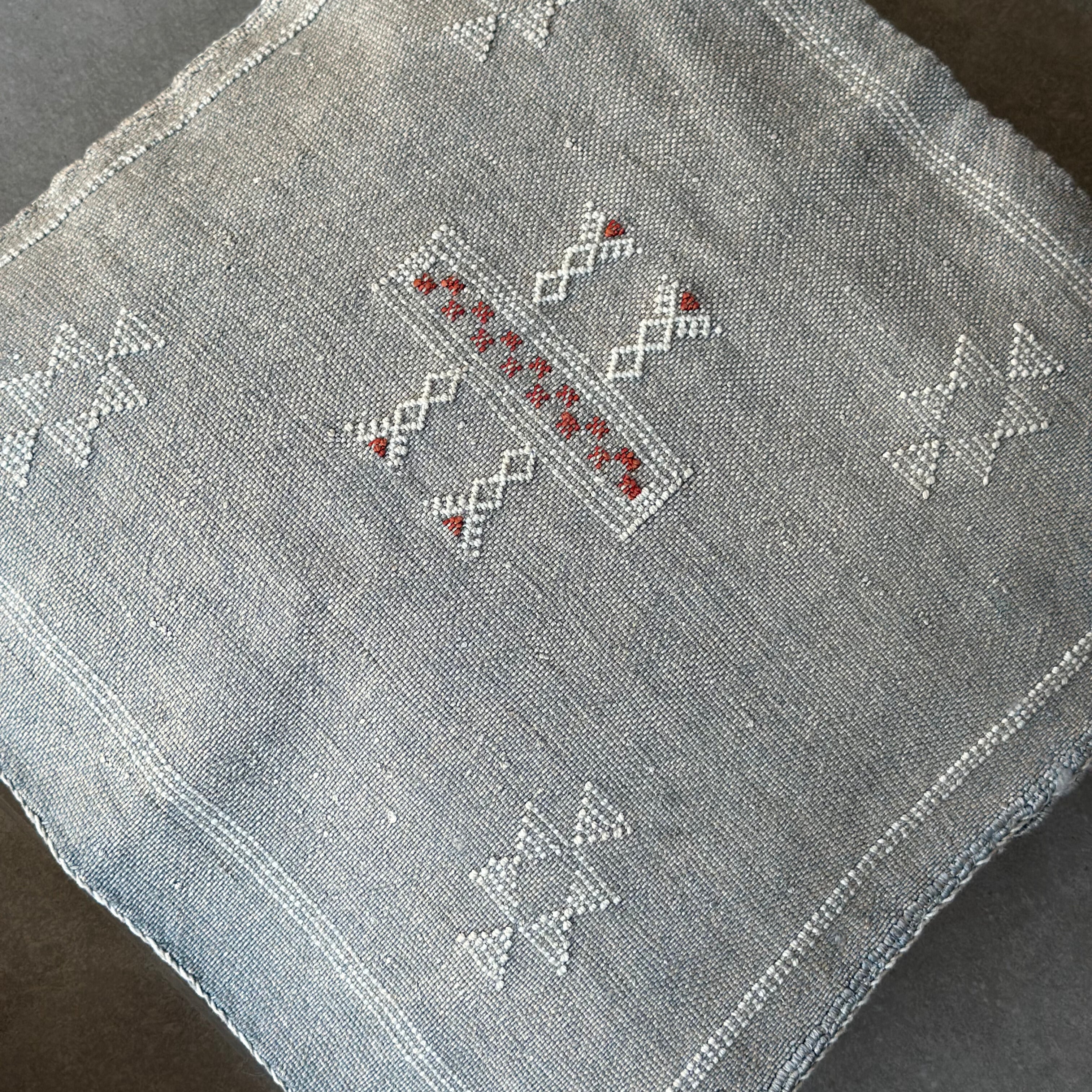 Putetrekk i kaktussilke - størrelse 45 x 45 cm.