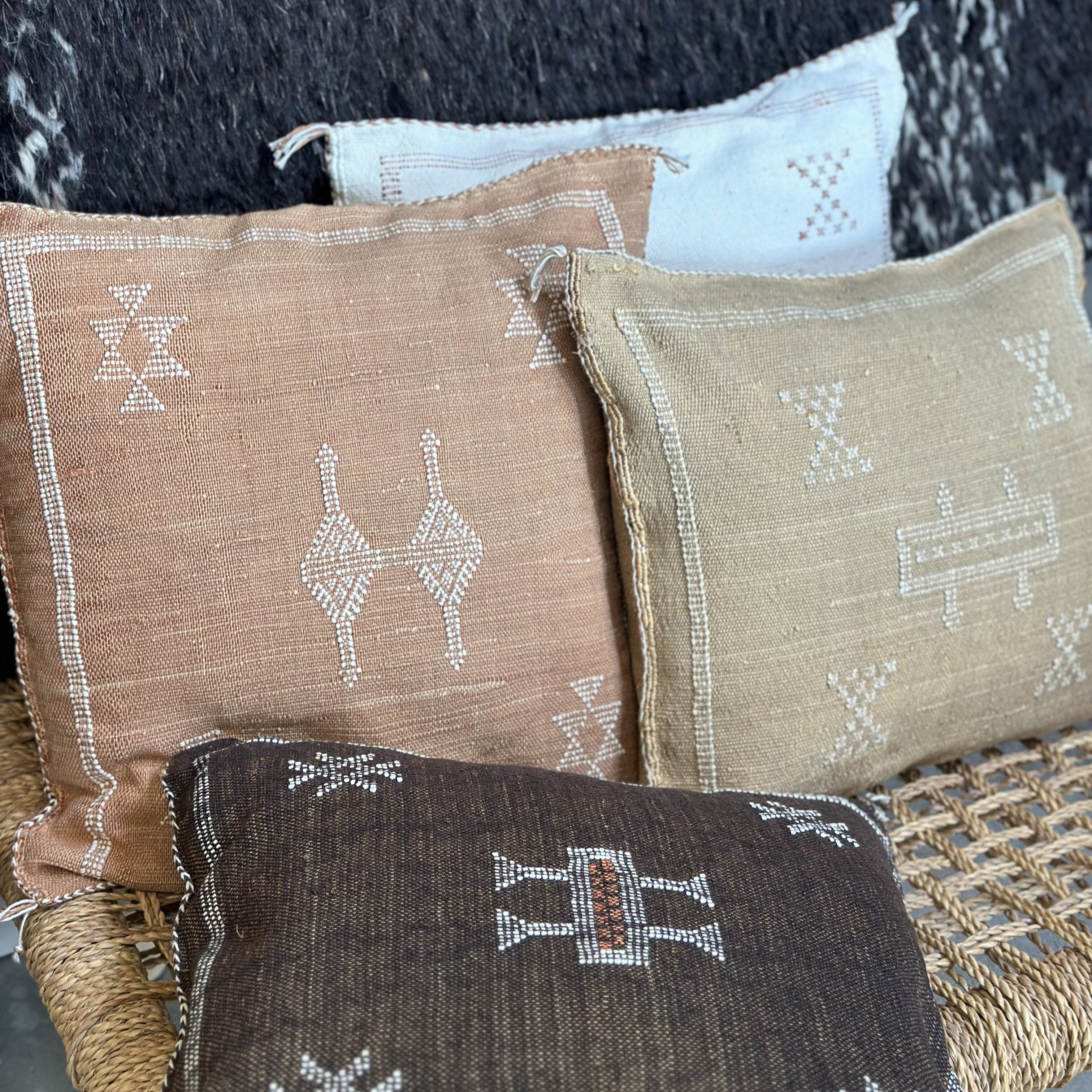 Cushion cover in cactus silk - size 45 x 45 cm.