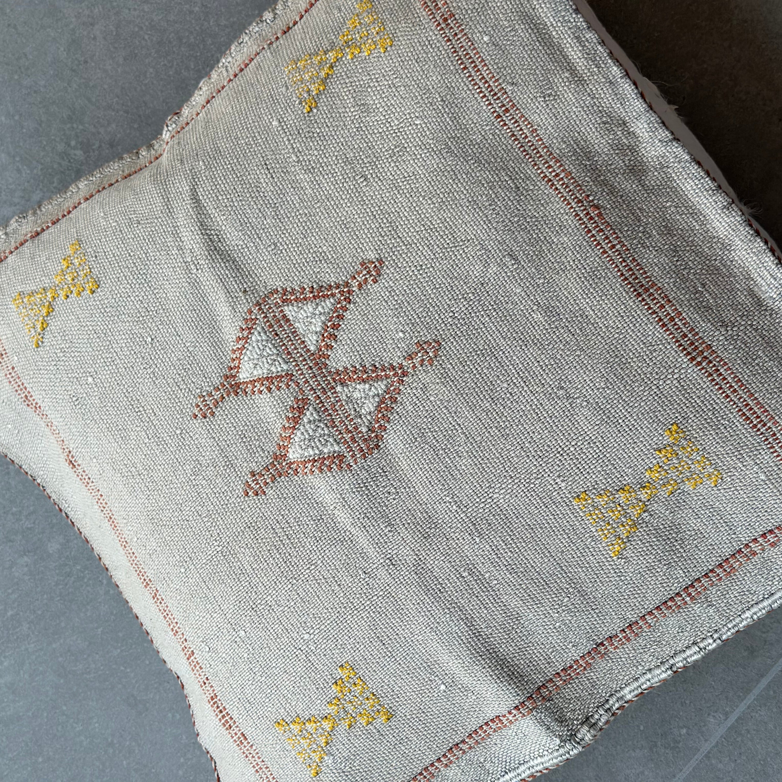 Putetrekk i kaktussilke - størrelse 45 x 45 cm.