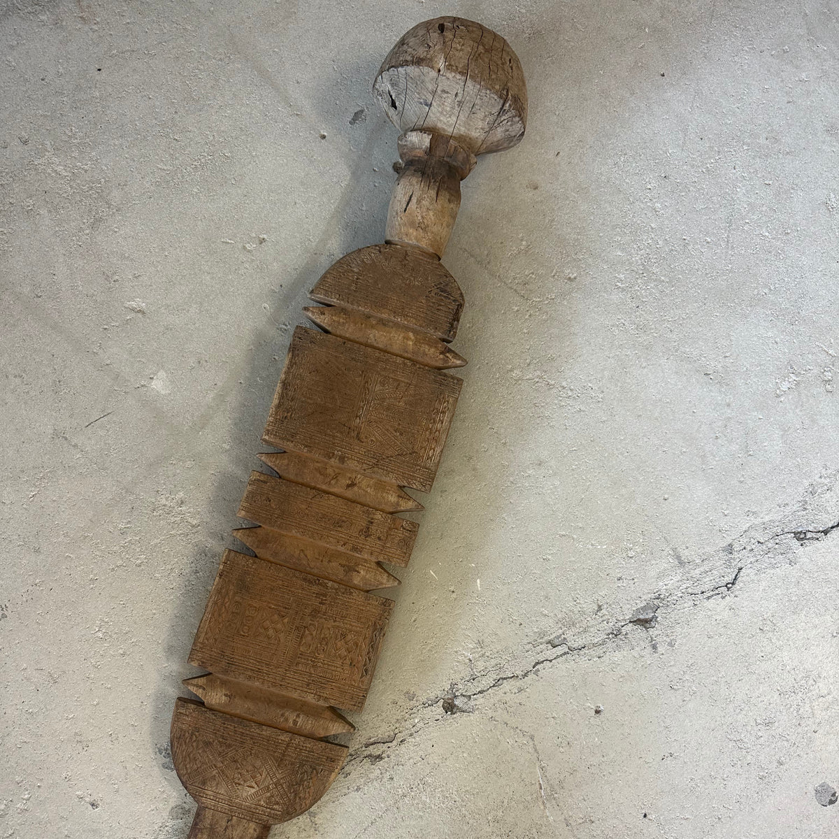 Vintage berber tent peg - size 60 x 113cm.