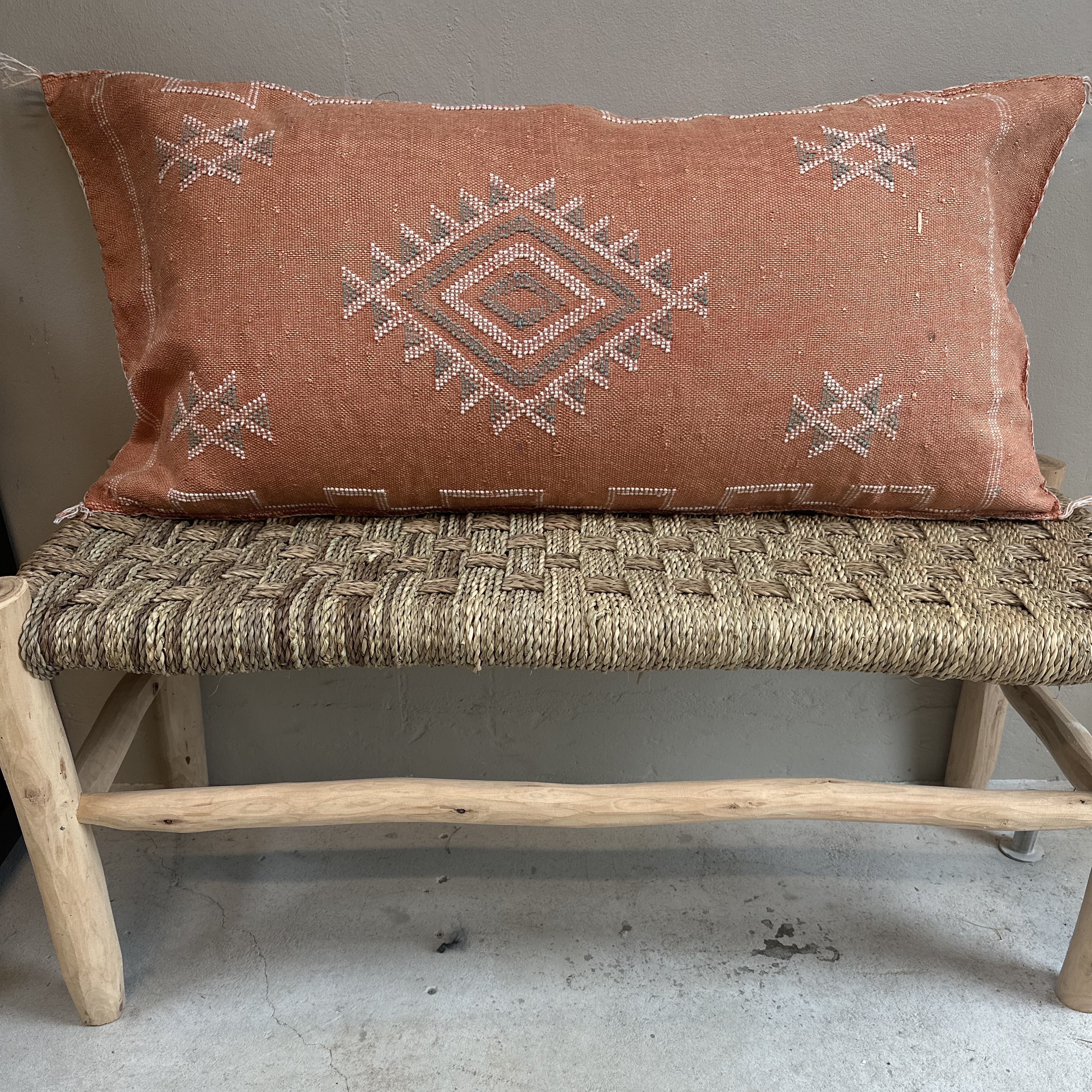 Cushion cover in cactus silk - size 50 x 90 cm. 