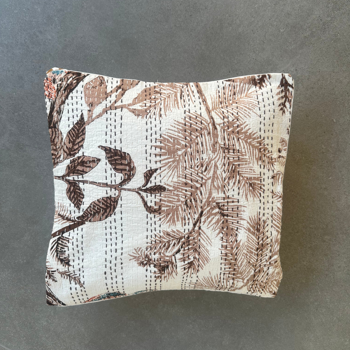 Kantha pudebetræk – Earth – 40 x 40 cm