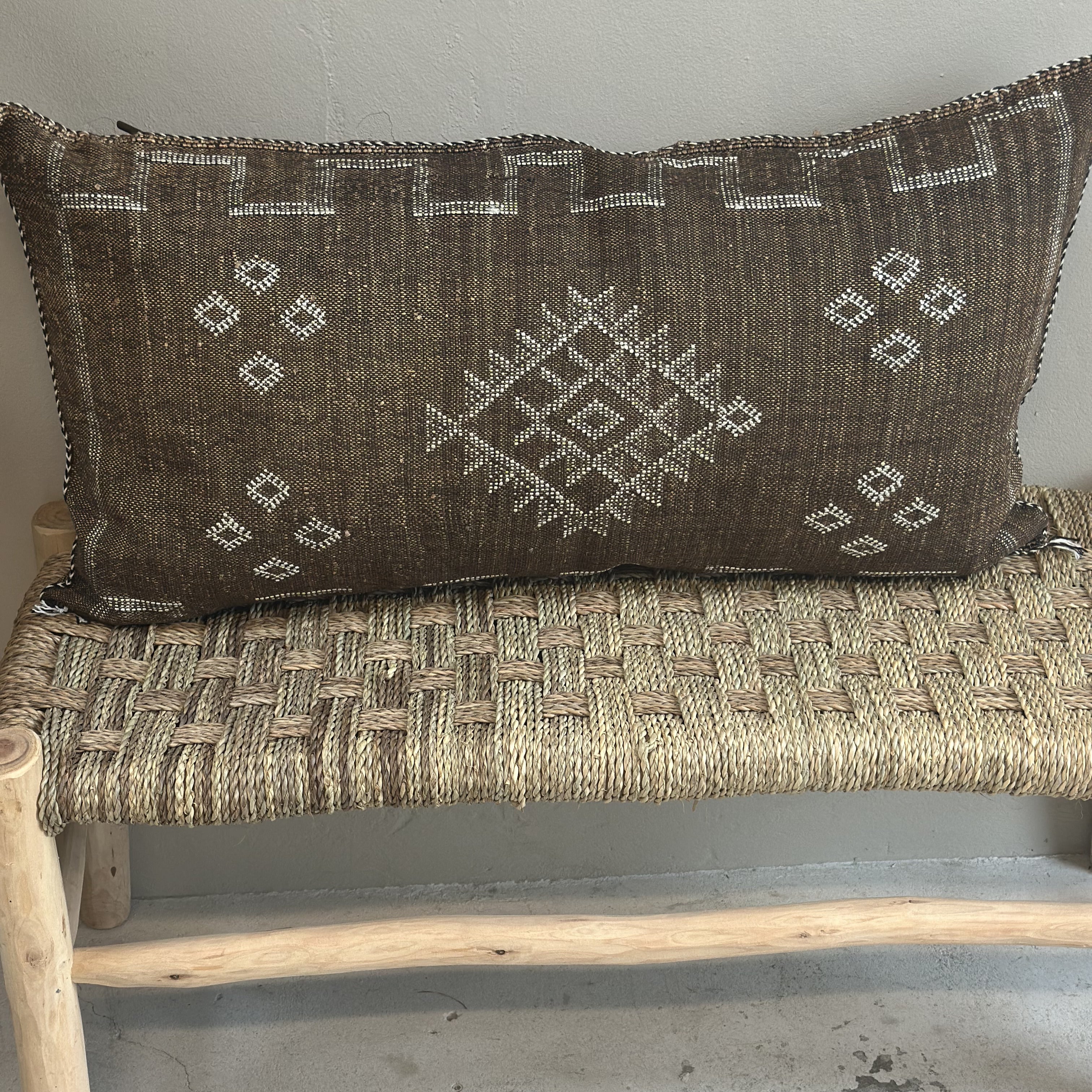 Cushion cover in cactus silk - size 50 x 90 cm. 