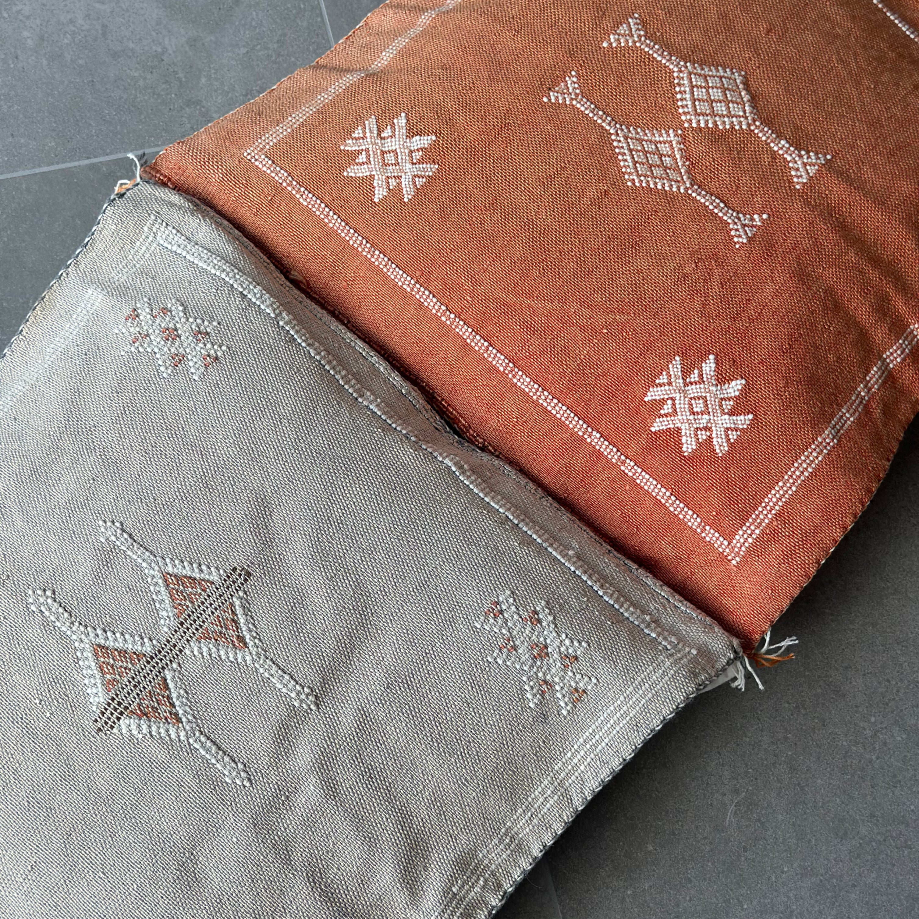 Putetrekk i kaktussilke - størrelse 45 x 45 cm.