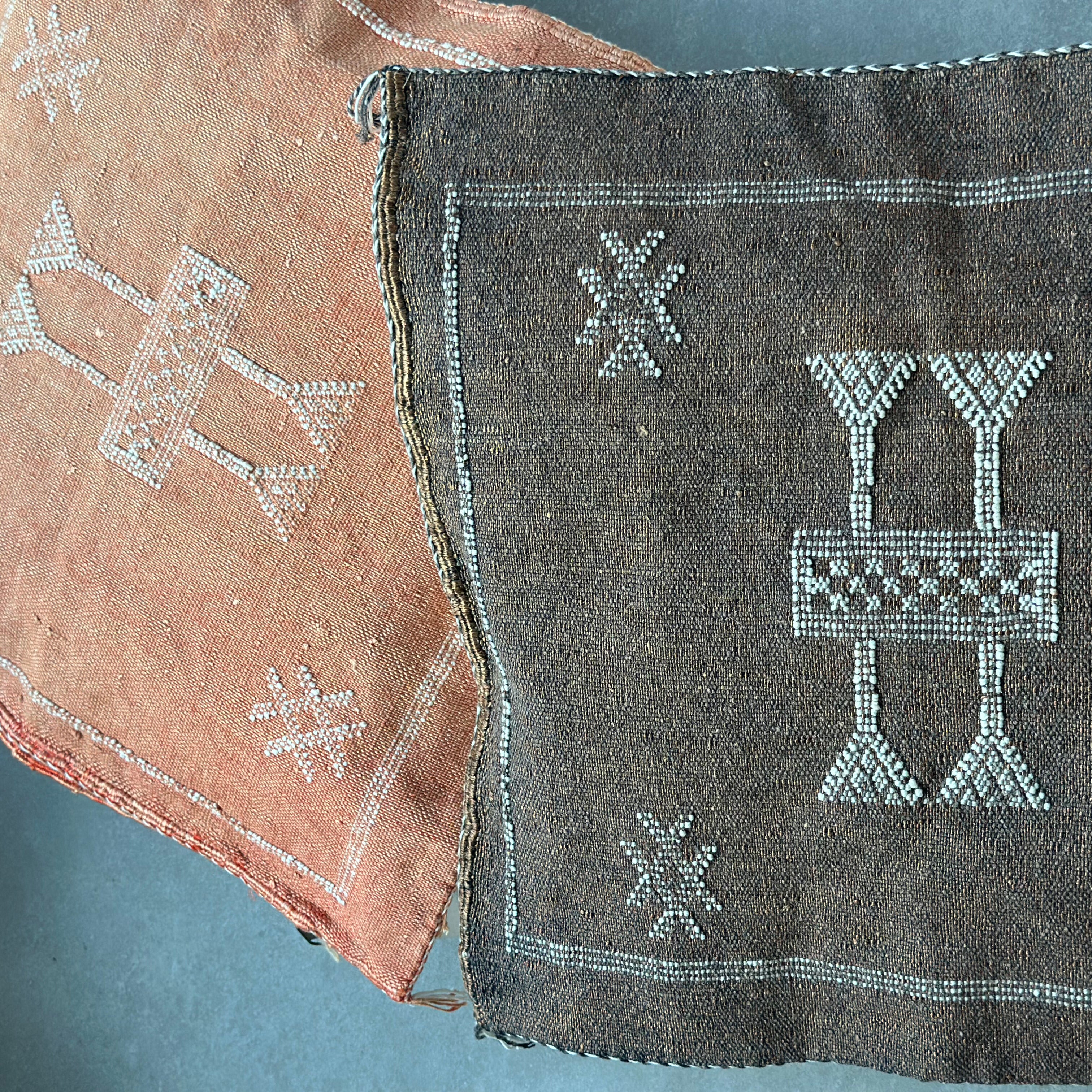 Putetrekk i kaktussilke - størrelse 45 x 45 cm.