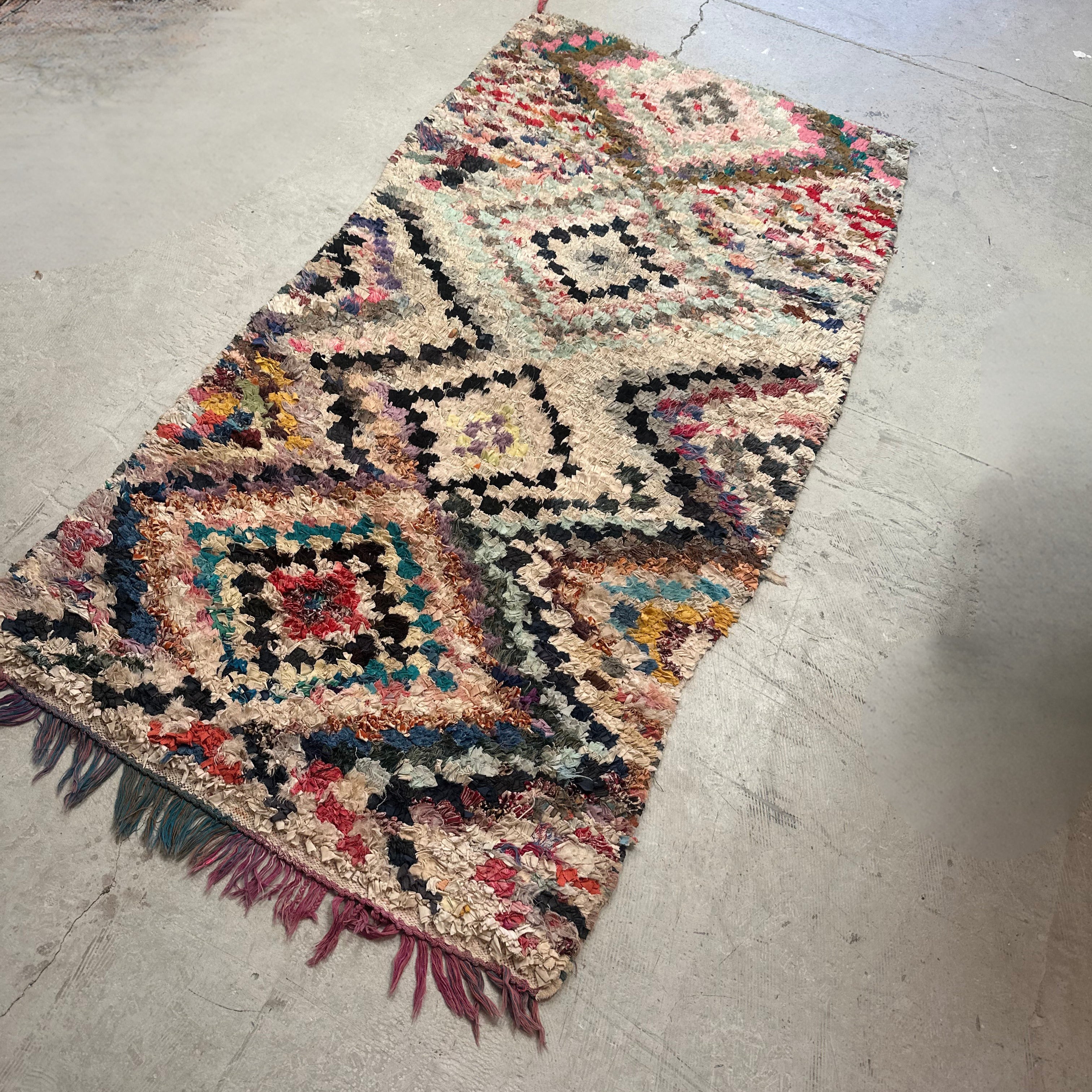 Boucherouite løber størrelse 104 x 200 cm.
