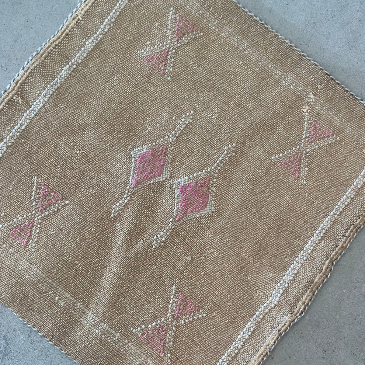 Cushion cover in cactus silk - size 45 x 45 cm.