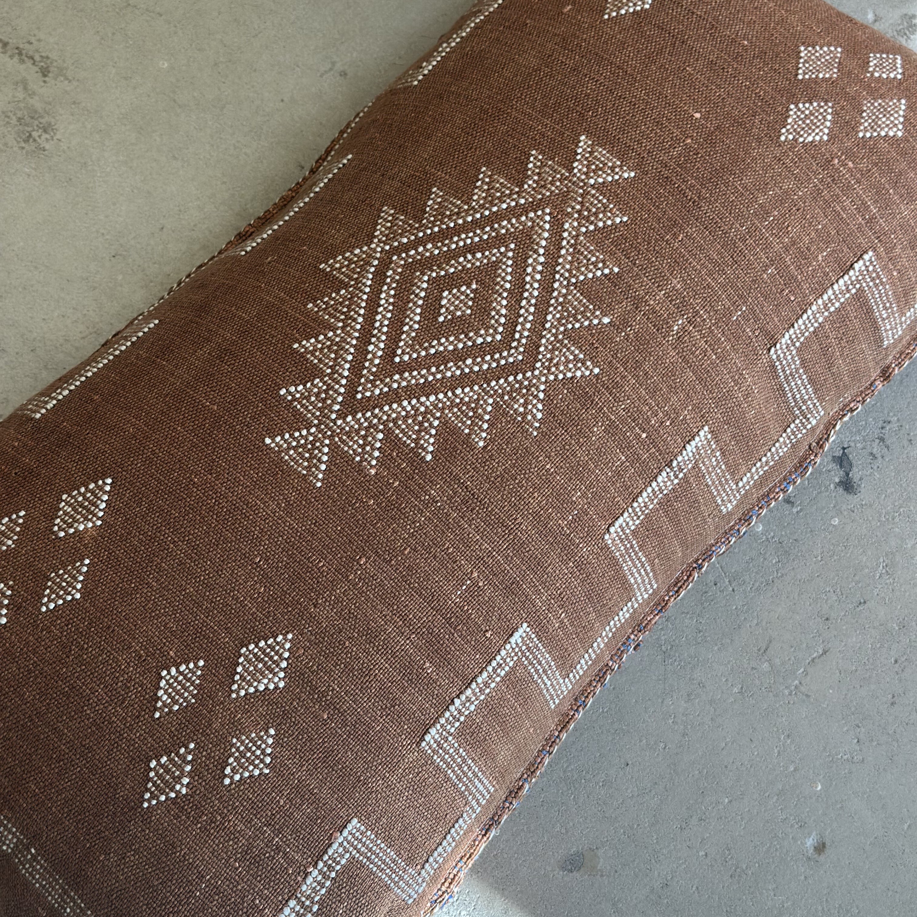 Cushion cover in cactus silk - size 50 x 90 cm. 