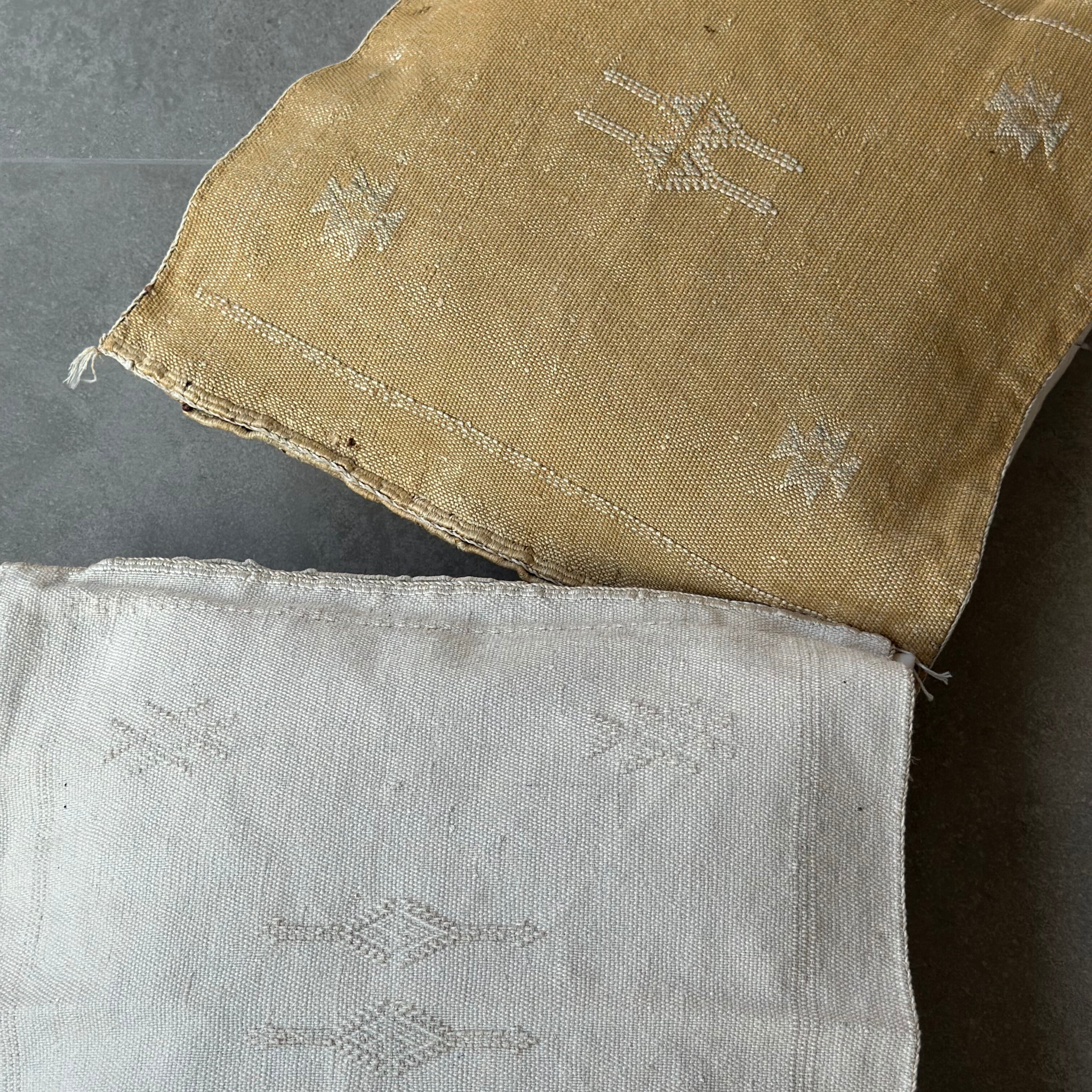 Pudebetræk i kaktussilke - størrelse ca. 45 x 45 cm.