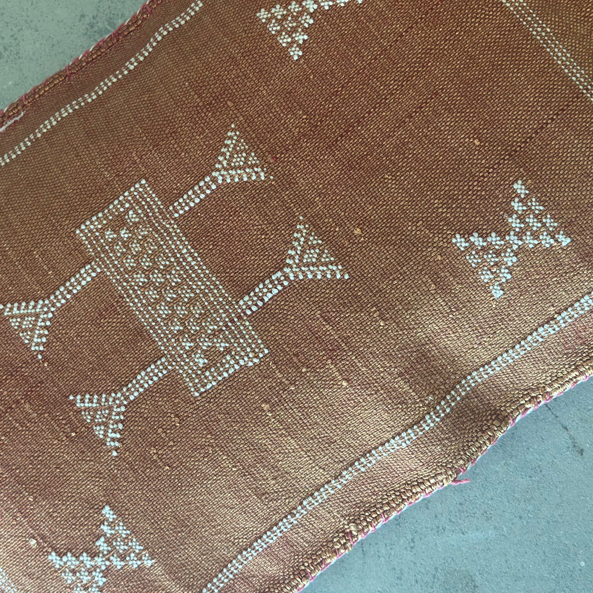 Cushion cover in cactus silk - size 45 x 45 cm.