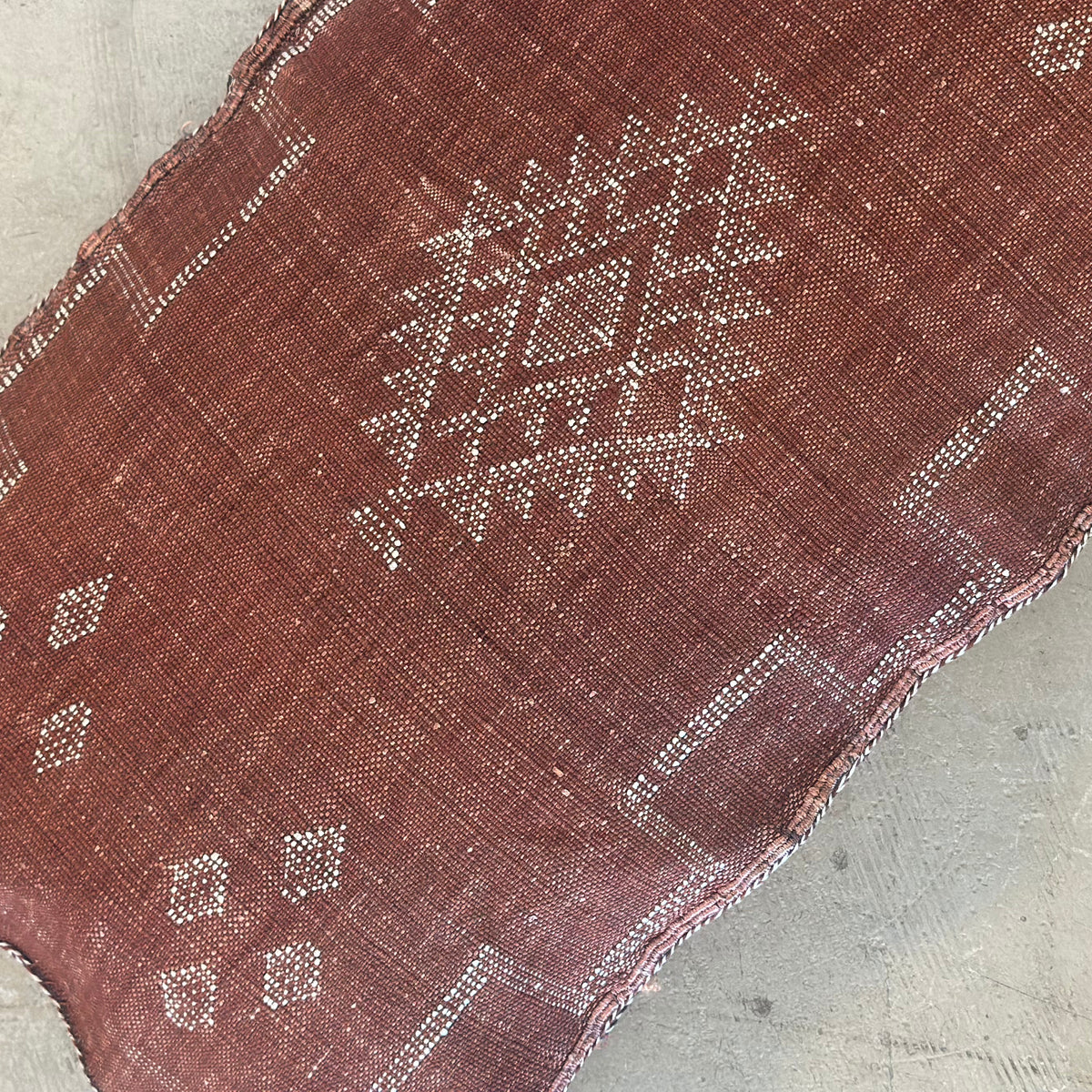 Cushion cover in cactus silk - size 50 x 90 cm. 