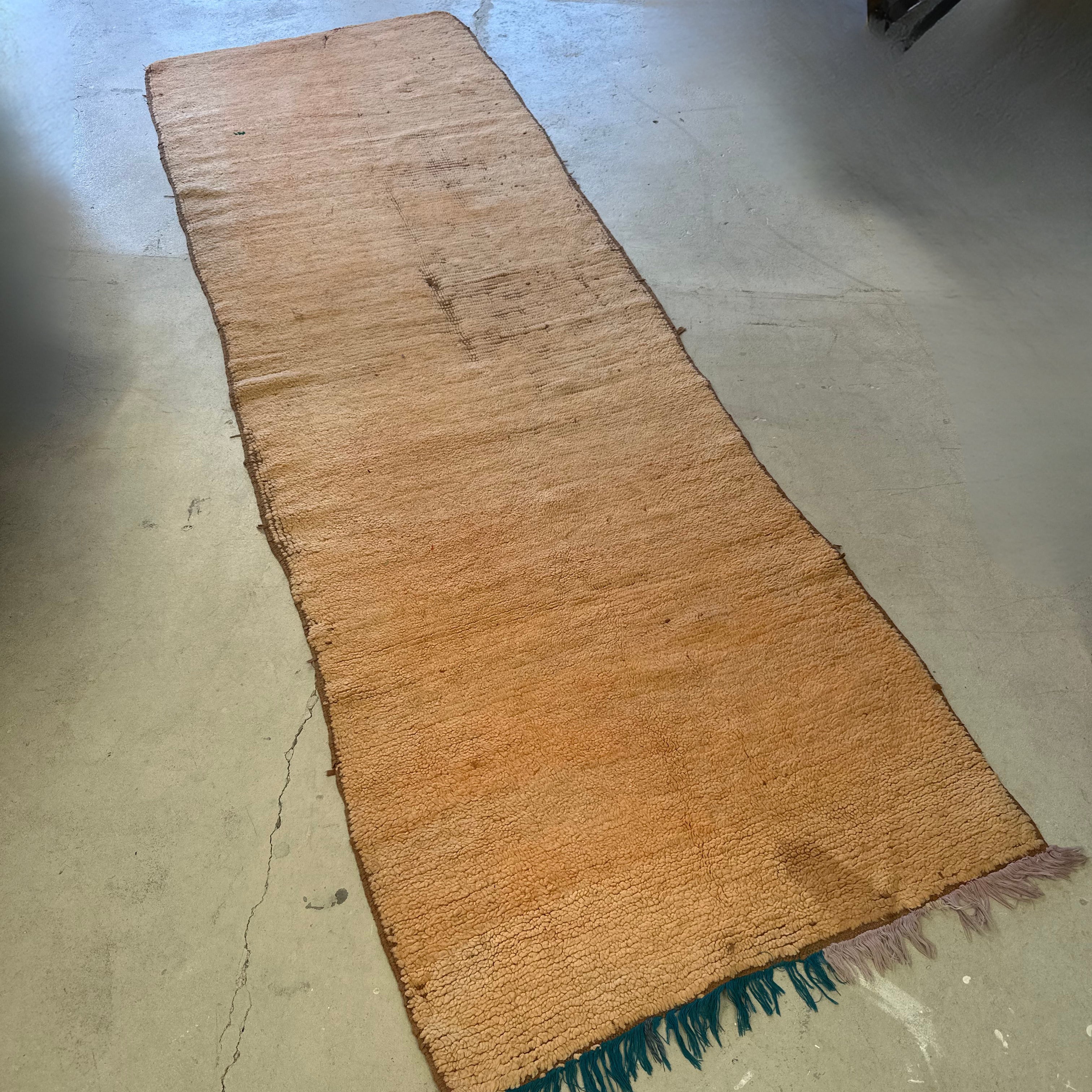 Boujaad løber størrelse 87 x 270 cm.