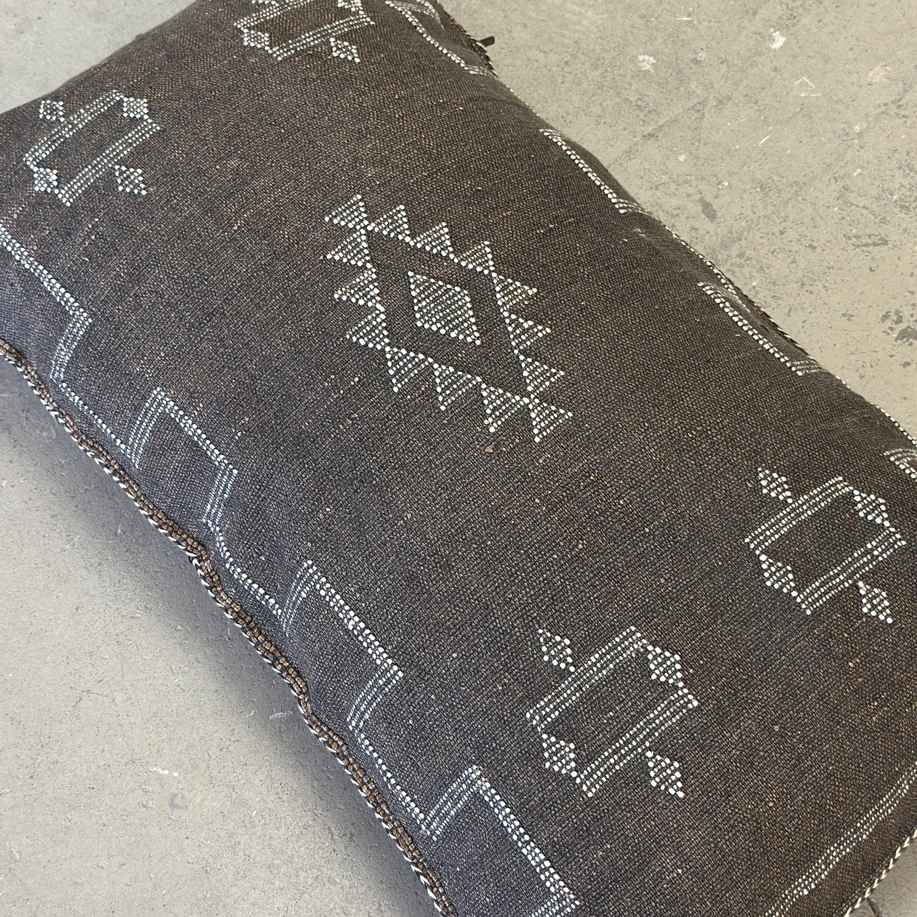 Cushion cover in cactus silk - size 50 x 90 cm. 