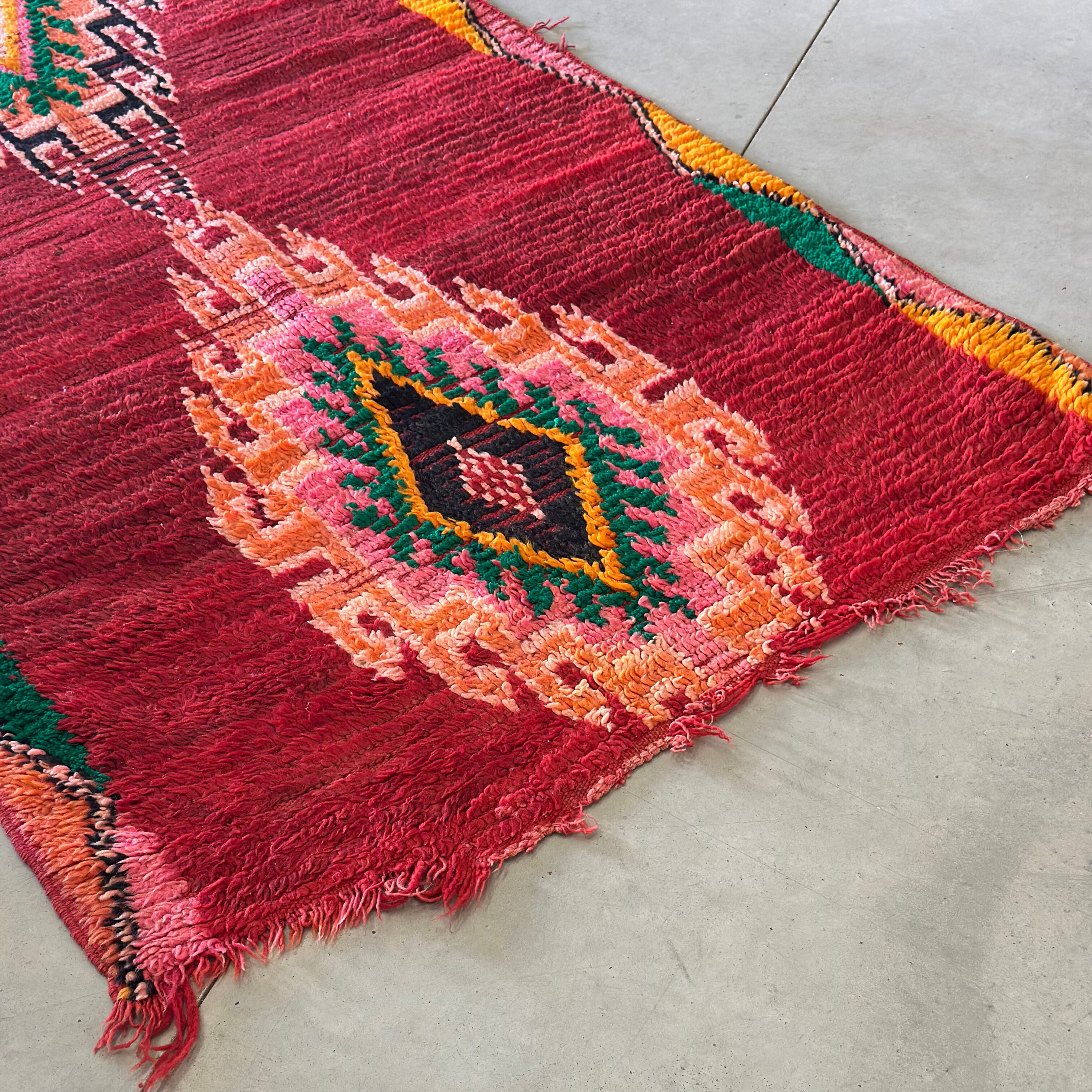 Boujaad løber størrelse 108 x 227 cm.