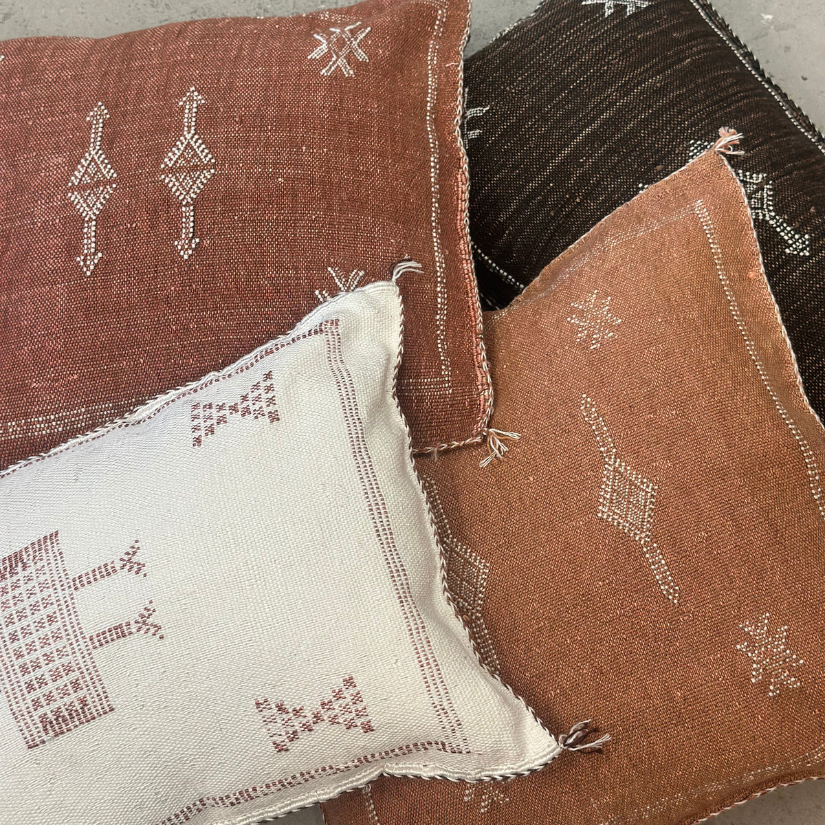 Cushion cover in cactus silk - size 45 x 45 cm.