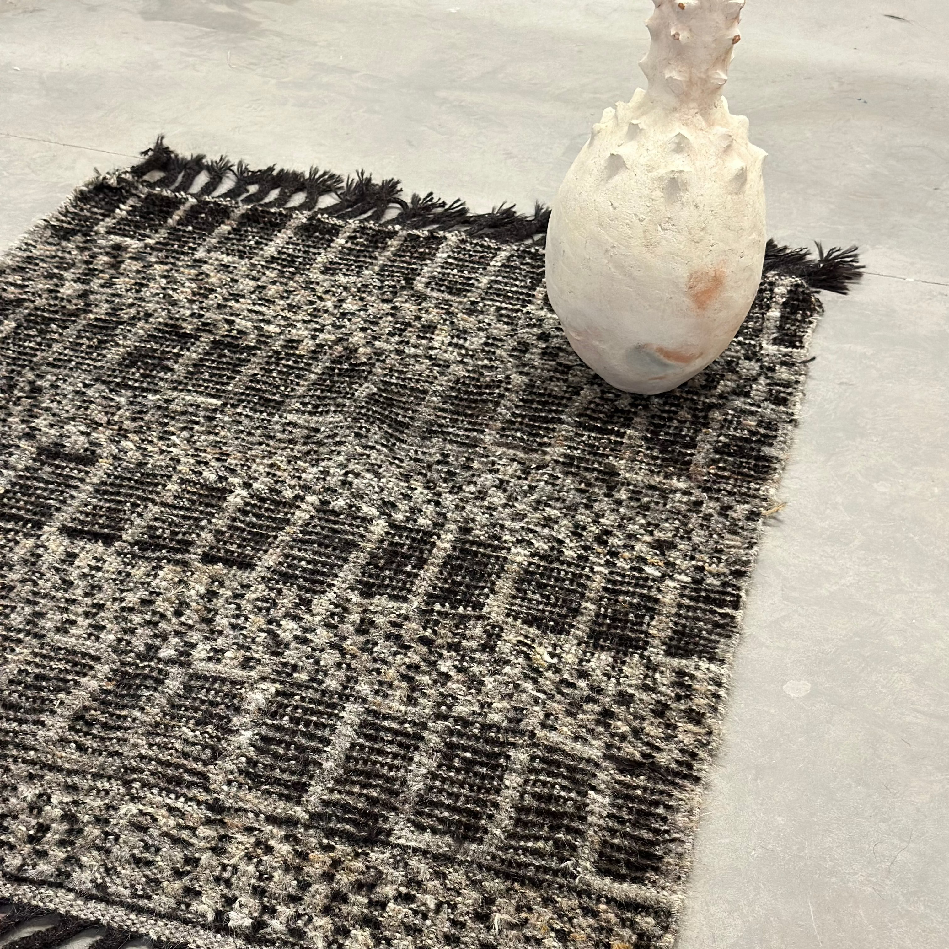 Wool rug - 115 x 145 cm.